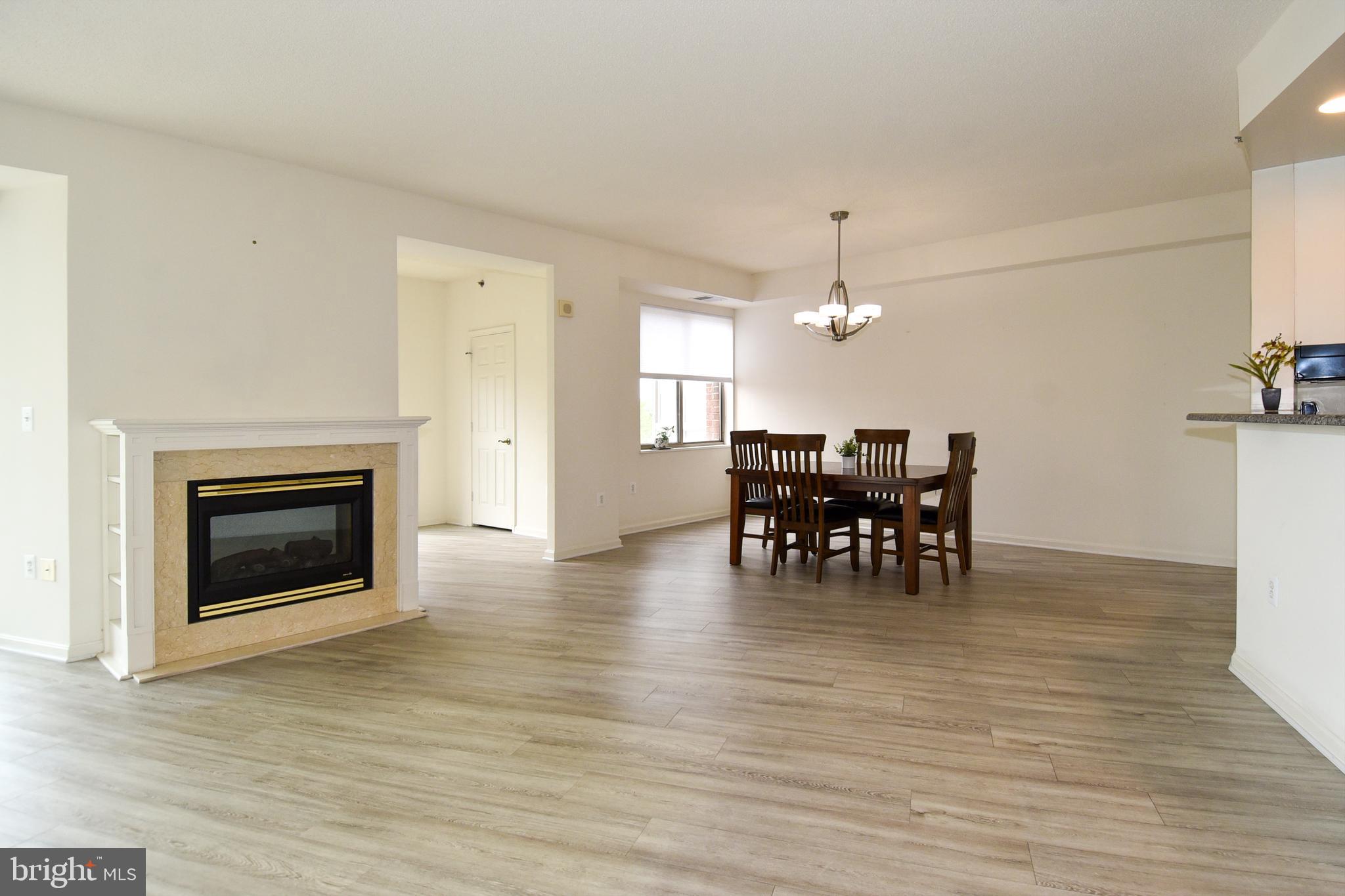 VANTAGE POINT WEST AT LW - Residential