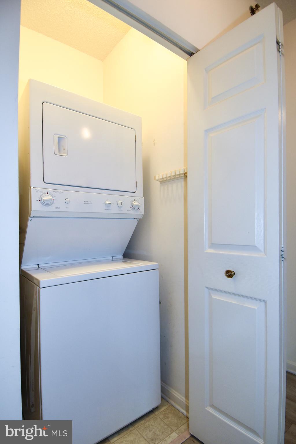 VANTAGE POINT WEST AT LW - Residential