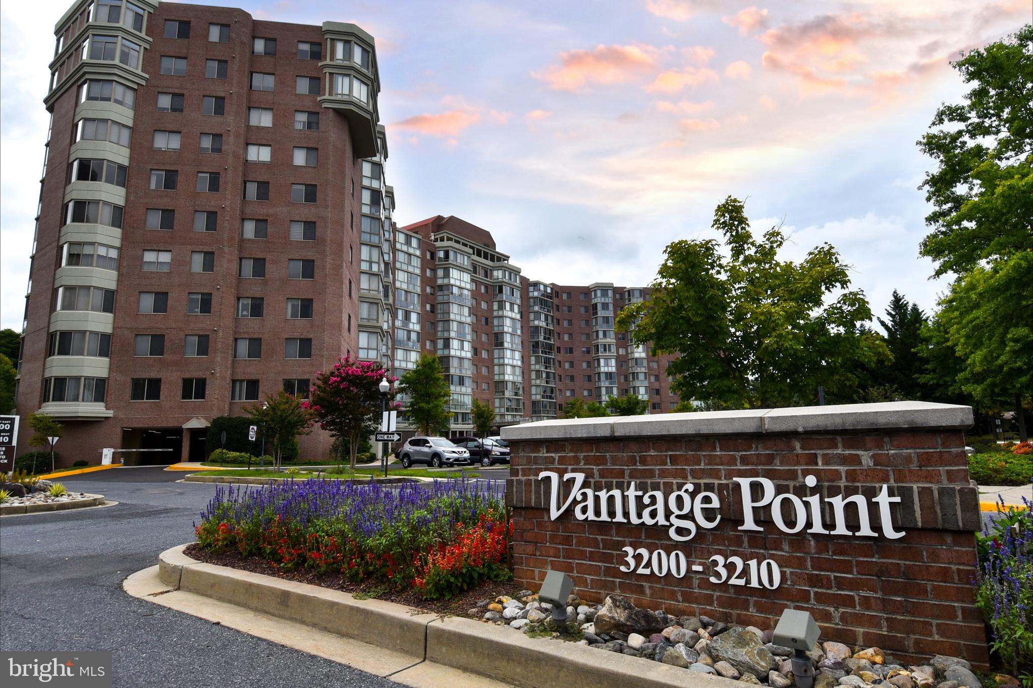 VANTAGE POINT WEST AT LW - Residential