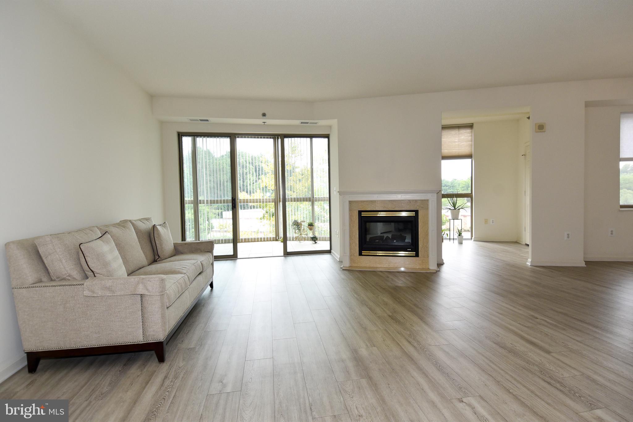 VANTAGE POINT WEST AT LW - Residential