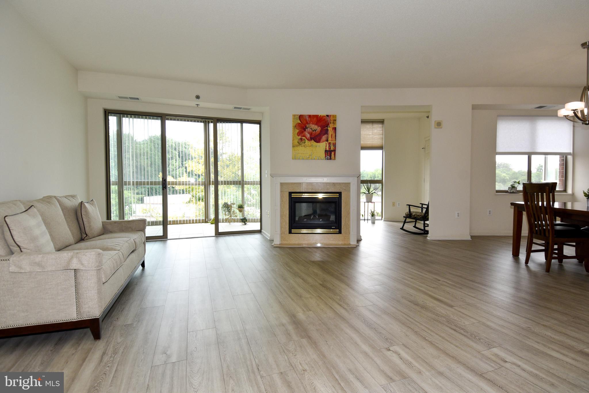 VANTAGE POINT WEST AT LW - Residential