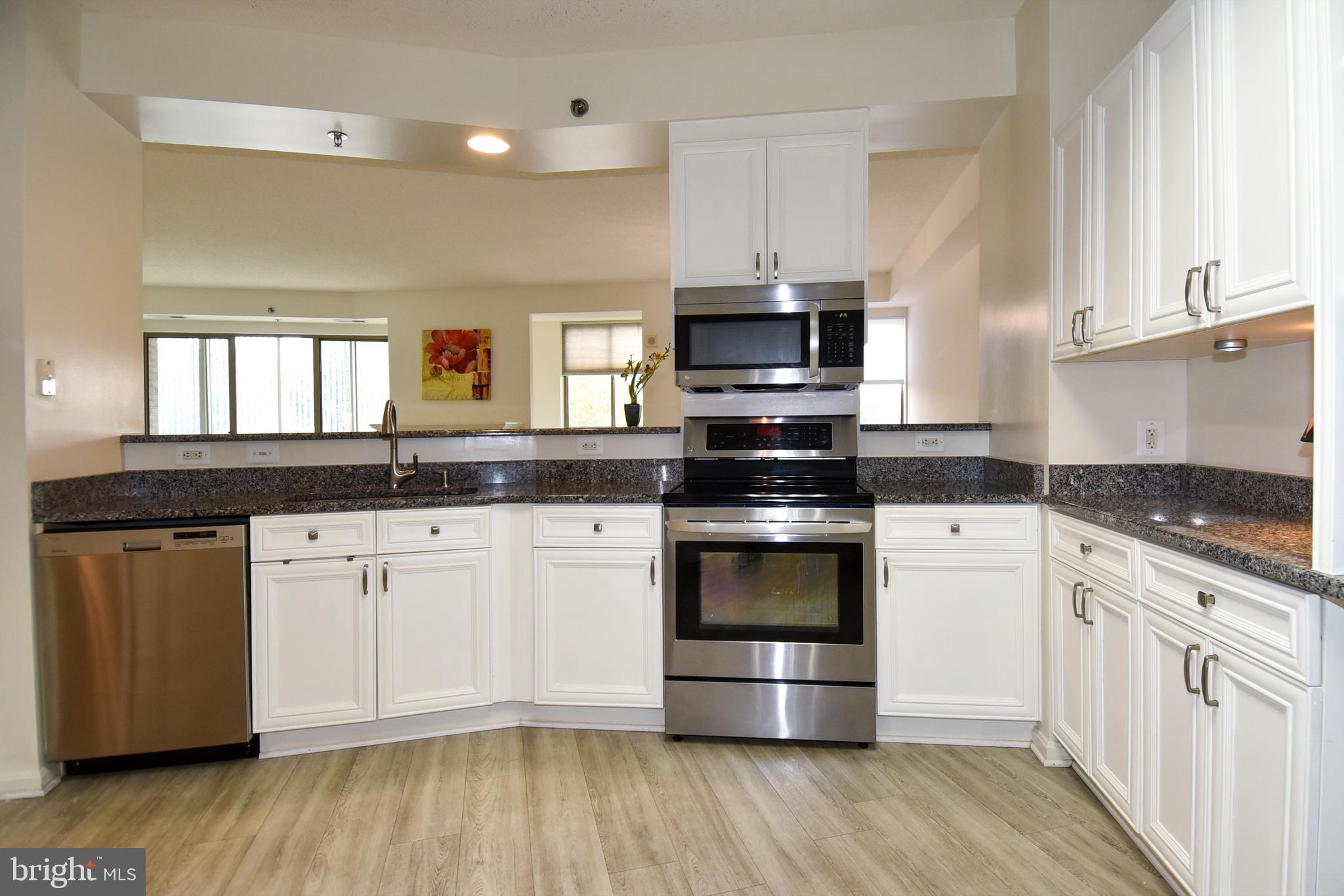 VANTAGE POINT WEST AT LW - Residential