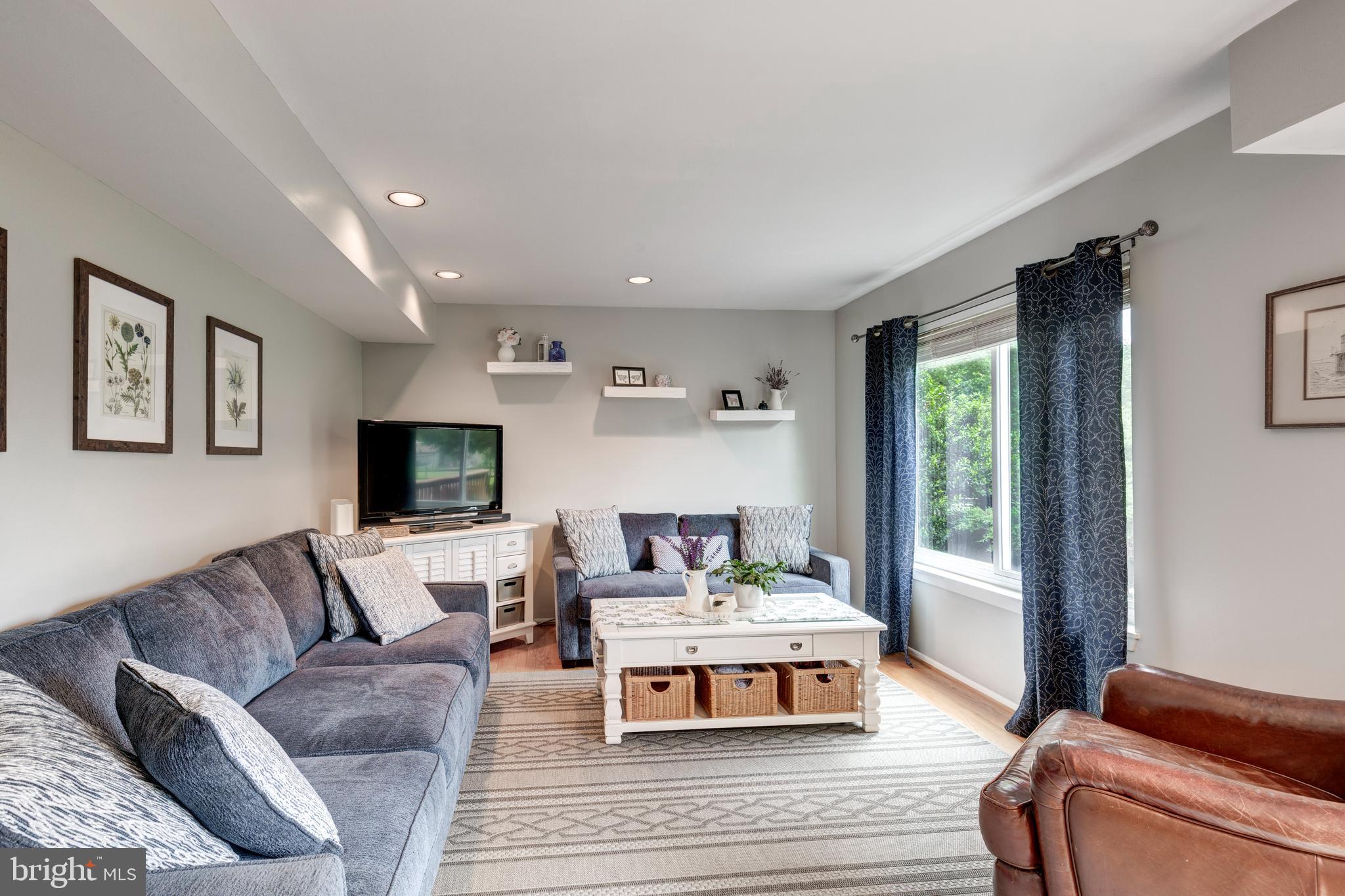 VELVET HILLS - Residential