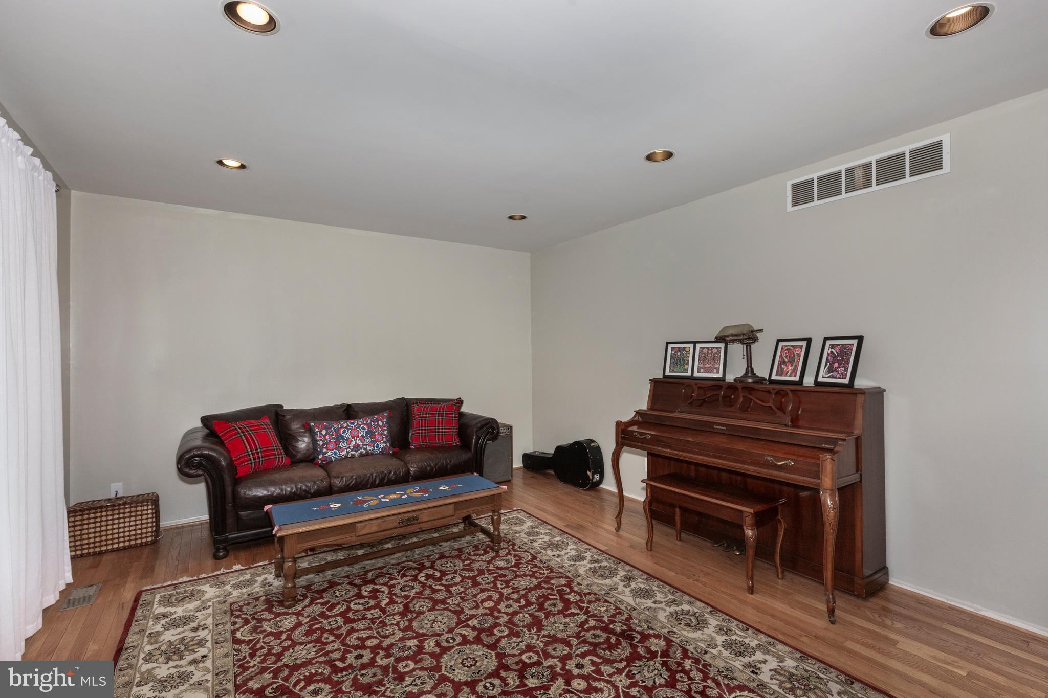 VELVET HILLS - Residential