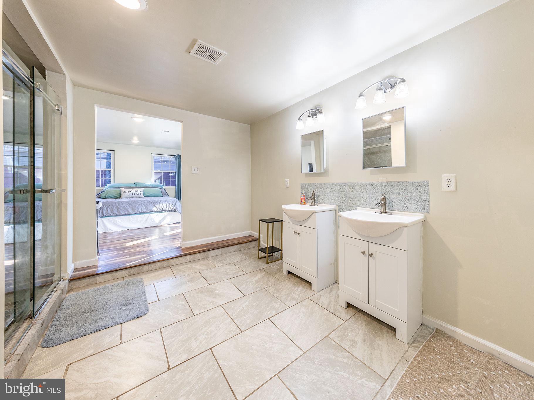 CAROLINE VILLAGE - Residential