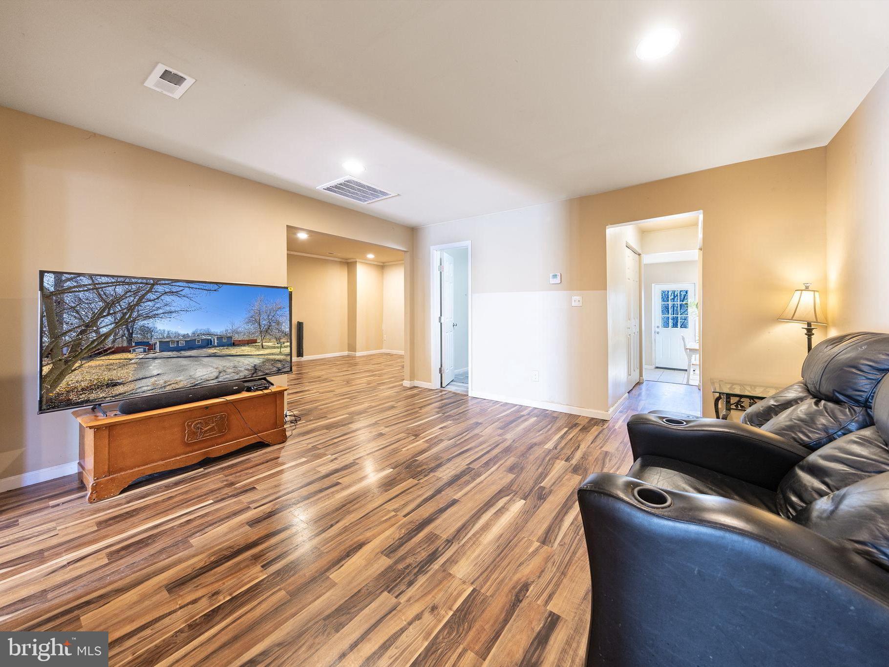 CAROLINE VILLAGE - Residential