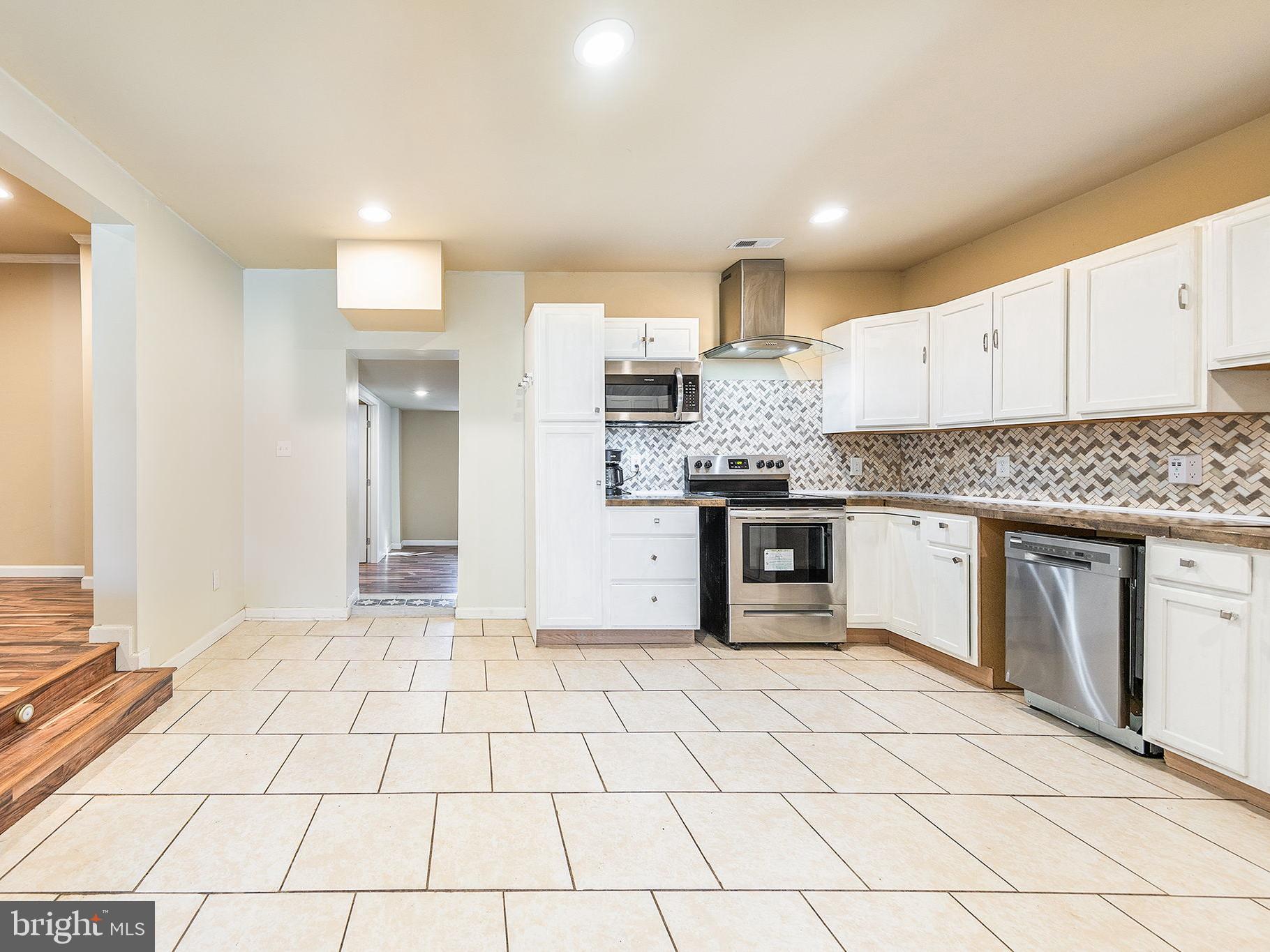 CAROLINE VILLAGE - Residential