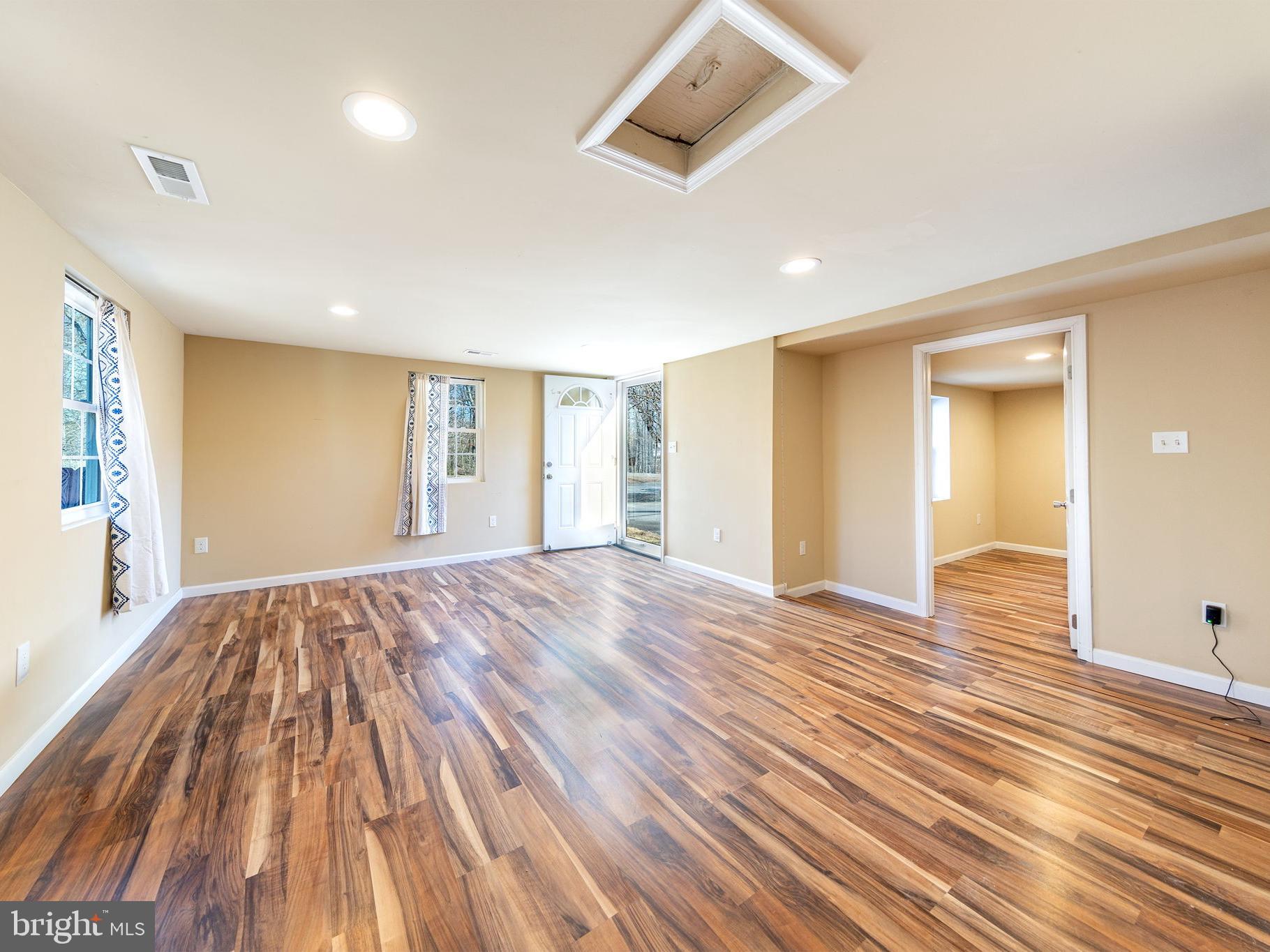 CAROLINE VILLAGE - Residential