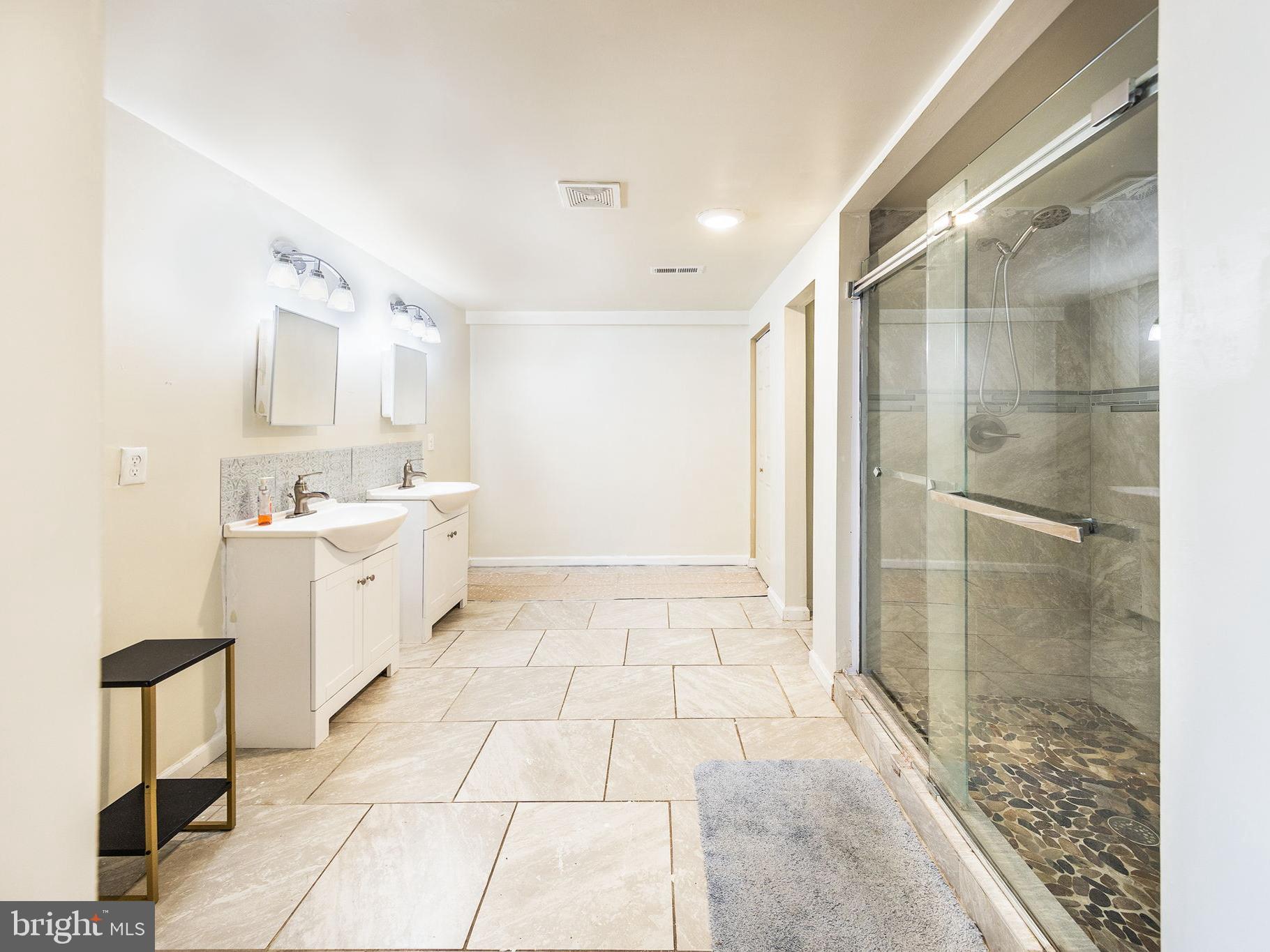 CAROLINE VILLAGE - Residential