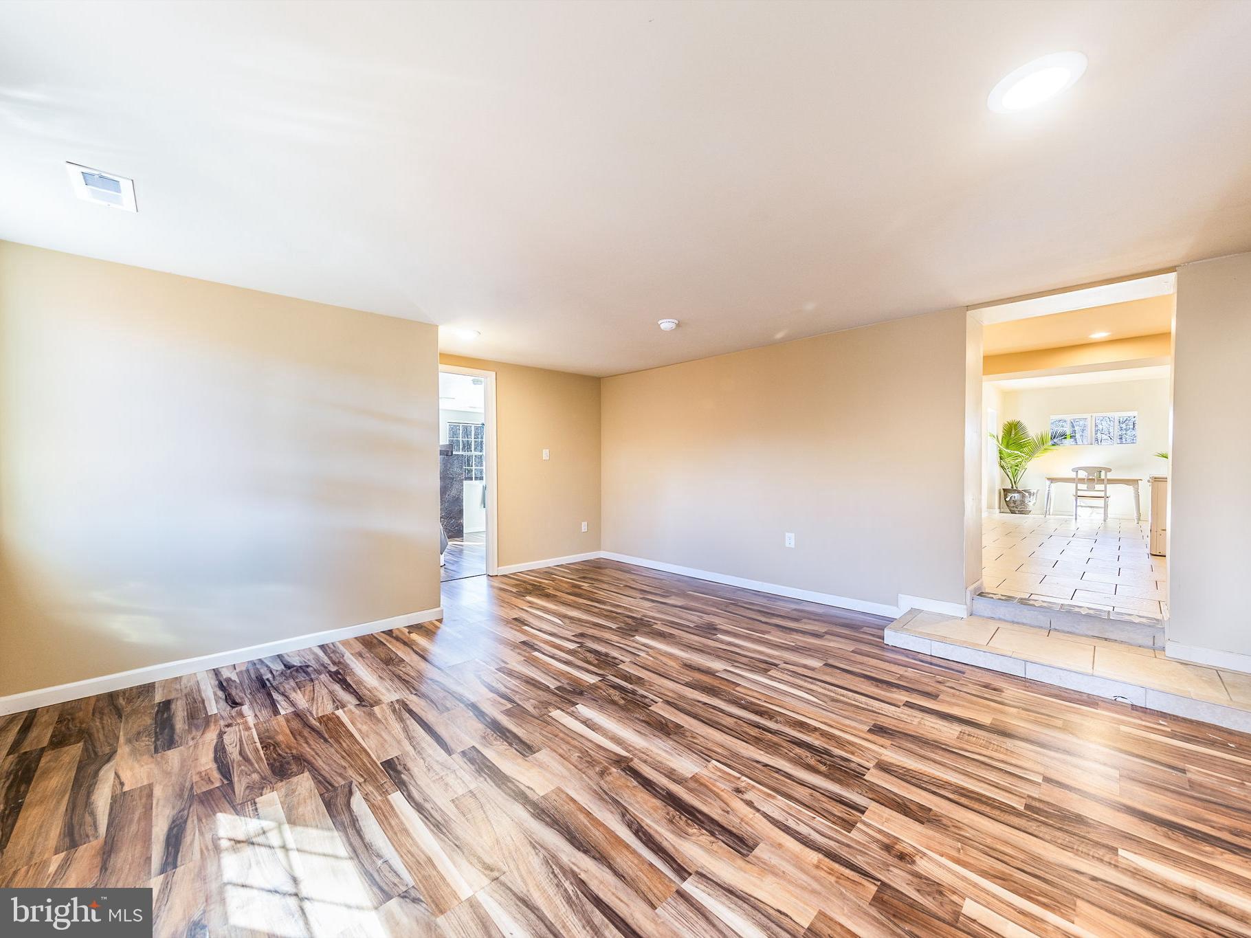 CAROLINE VILLAGE - Residential