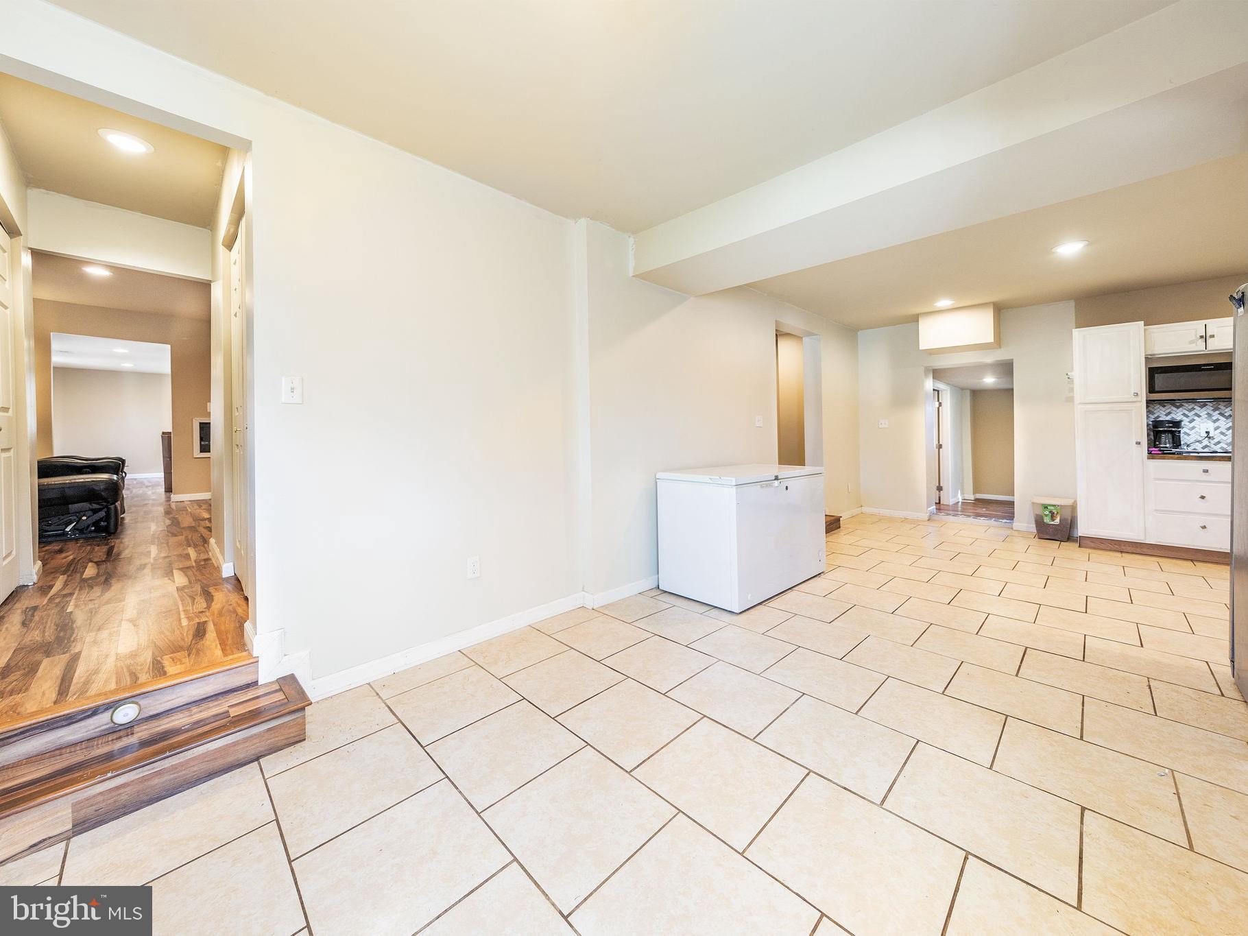 CAROLINE VILLAGE - Residential