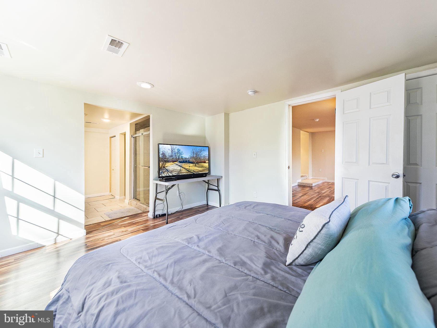 CAROLINE VILLAGE - Residential