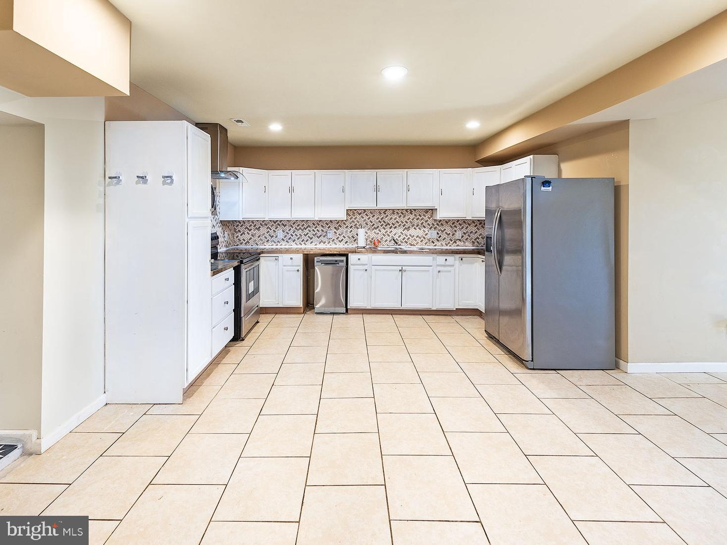 CAROLINE VILLAGE - Residential