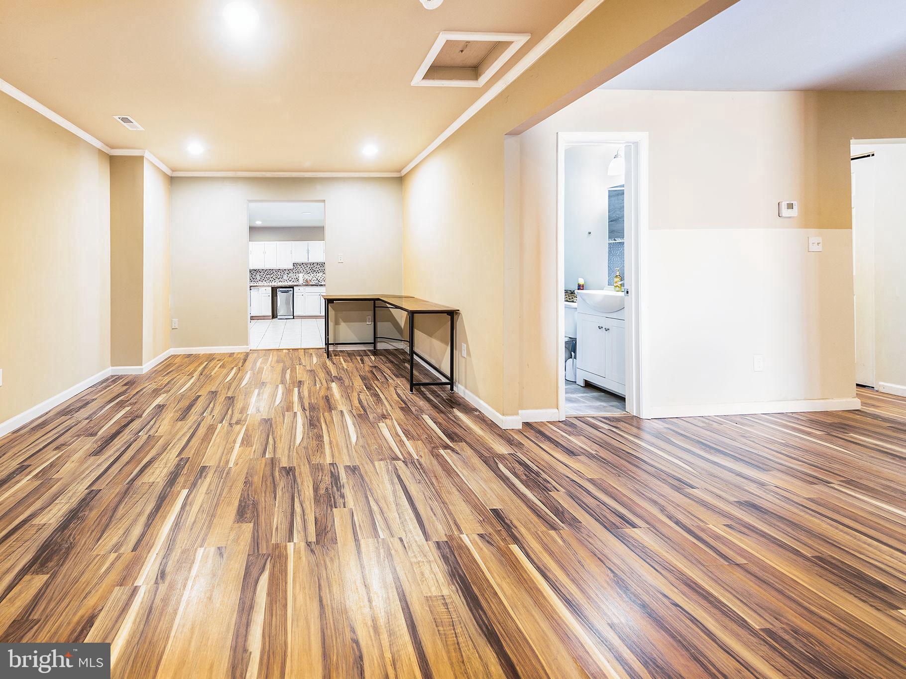 CAROLINE VILLAGE - Residential