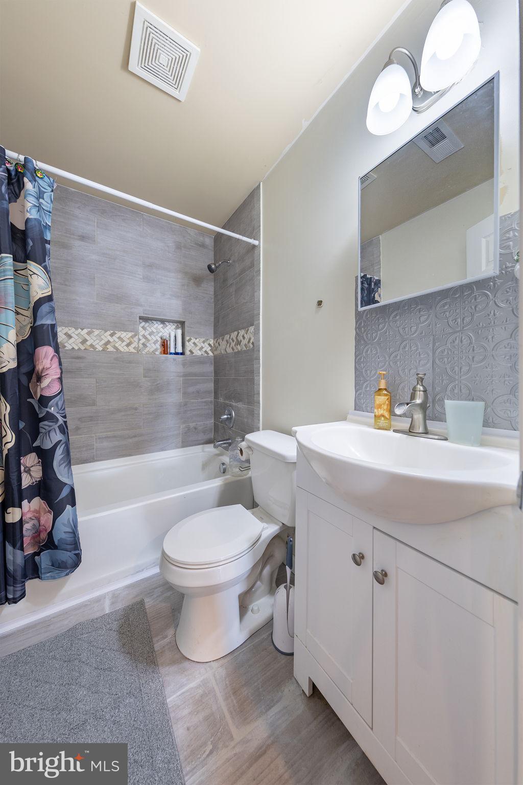 CAROLINE VILLAGE - Residential