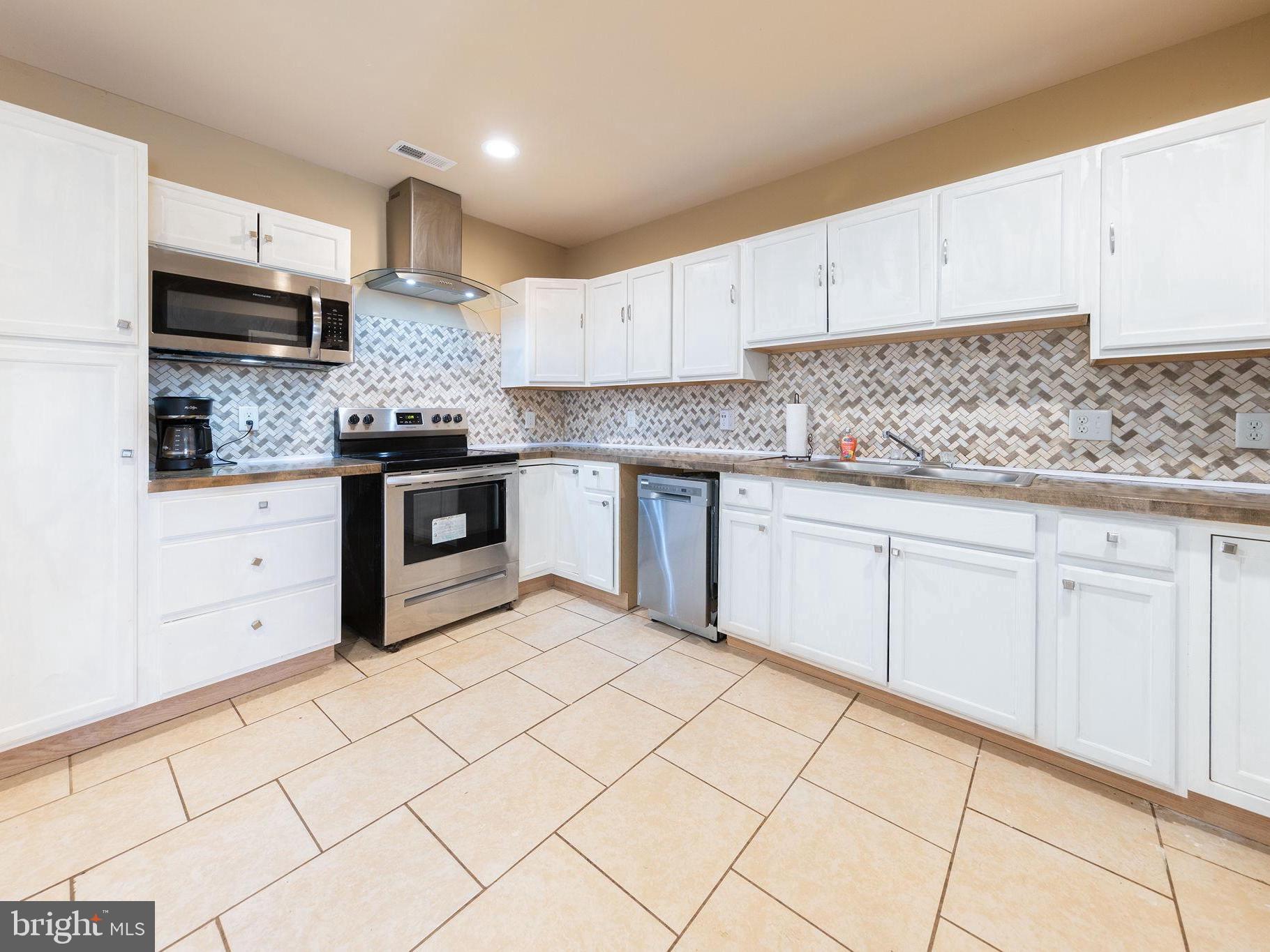 CAROLINE VILLAGE - Residential