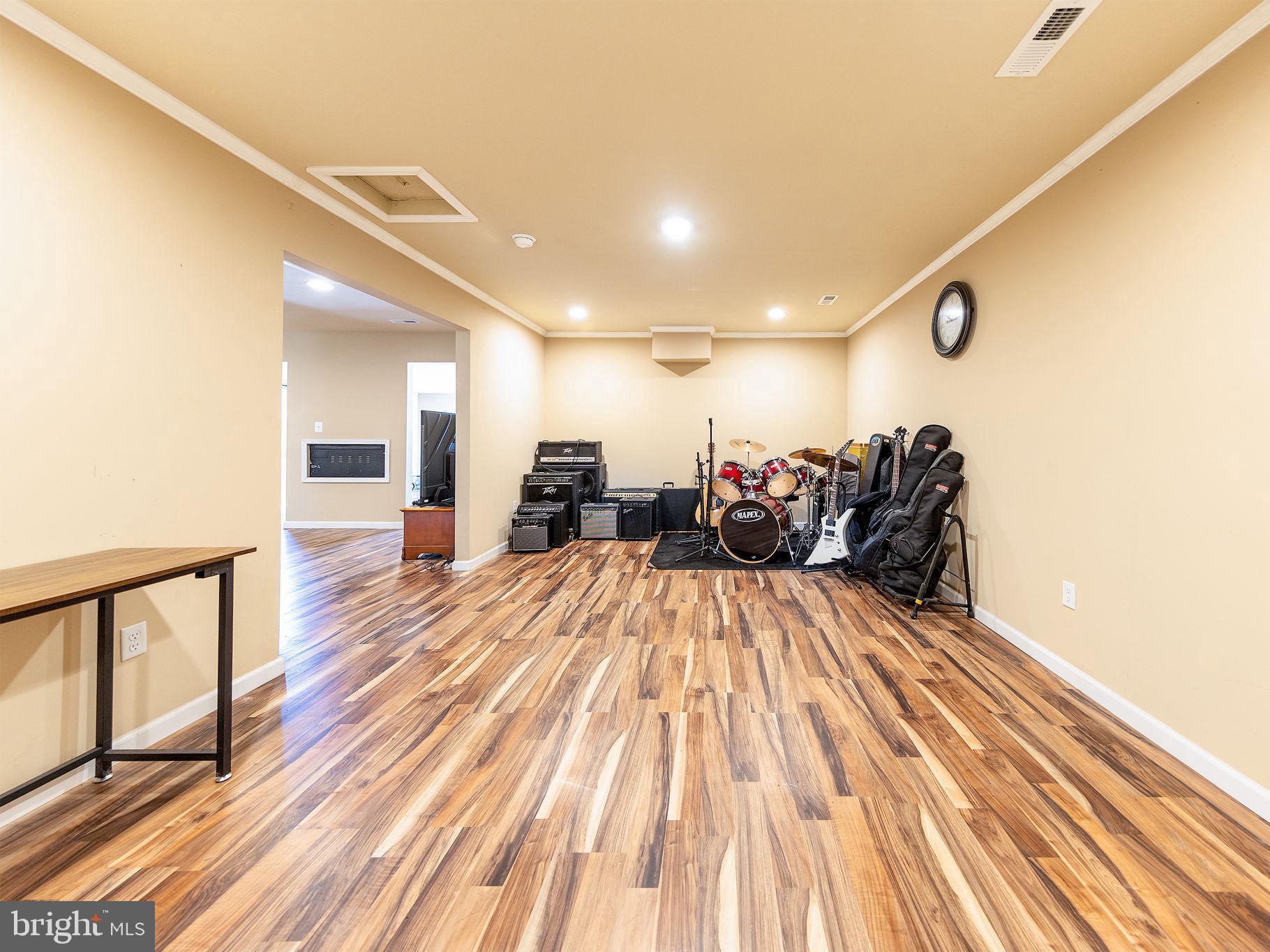 CAROLINE VILLAGE - Residential