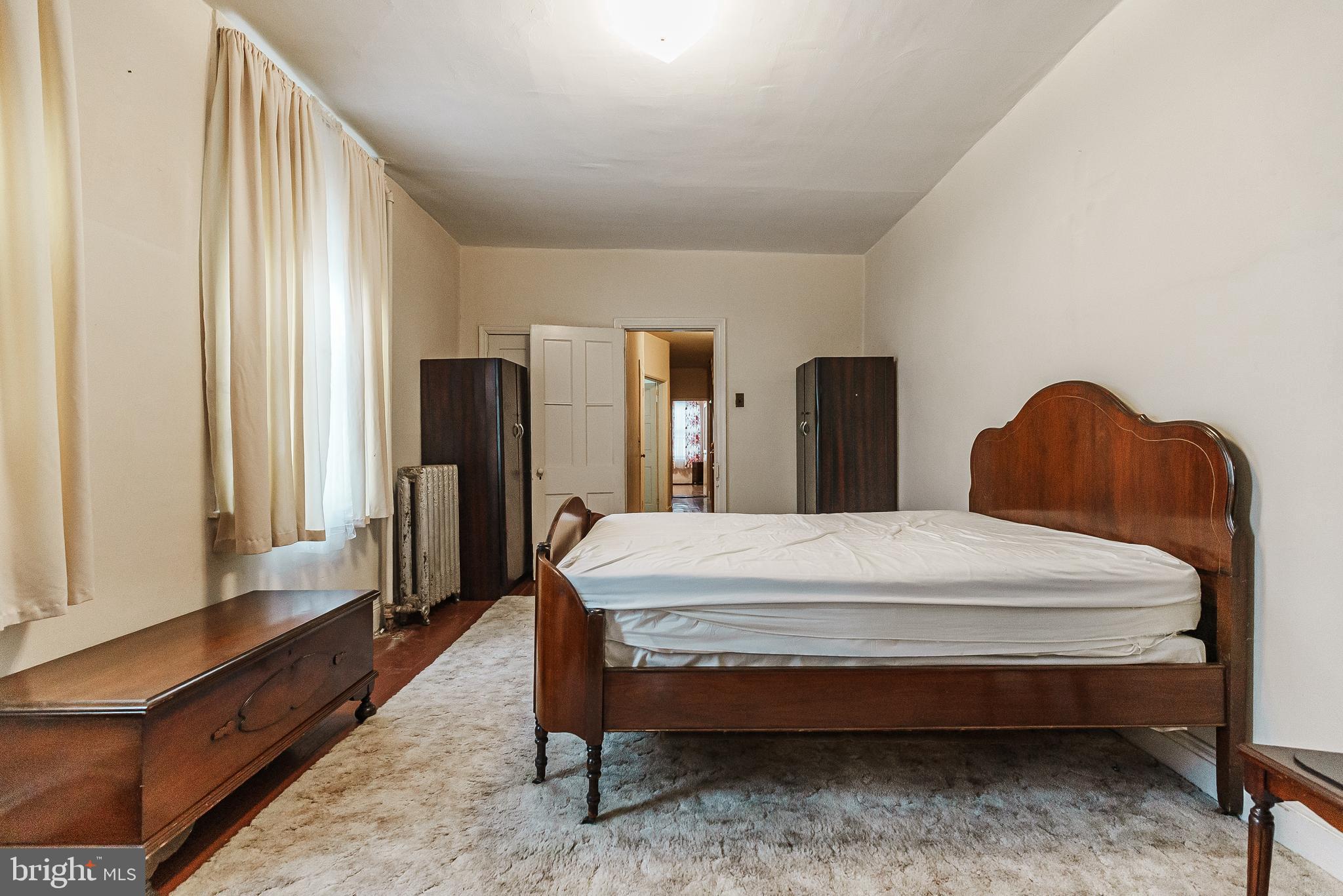 QUEEN VILLAGE - Residential