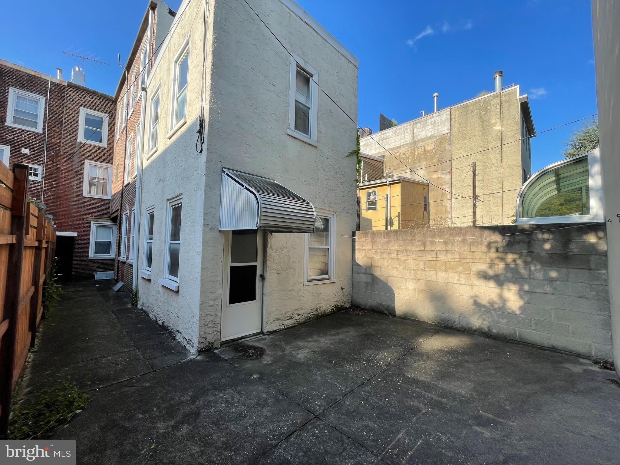 QUEEN VILLAGE - Residential