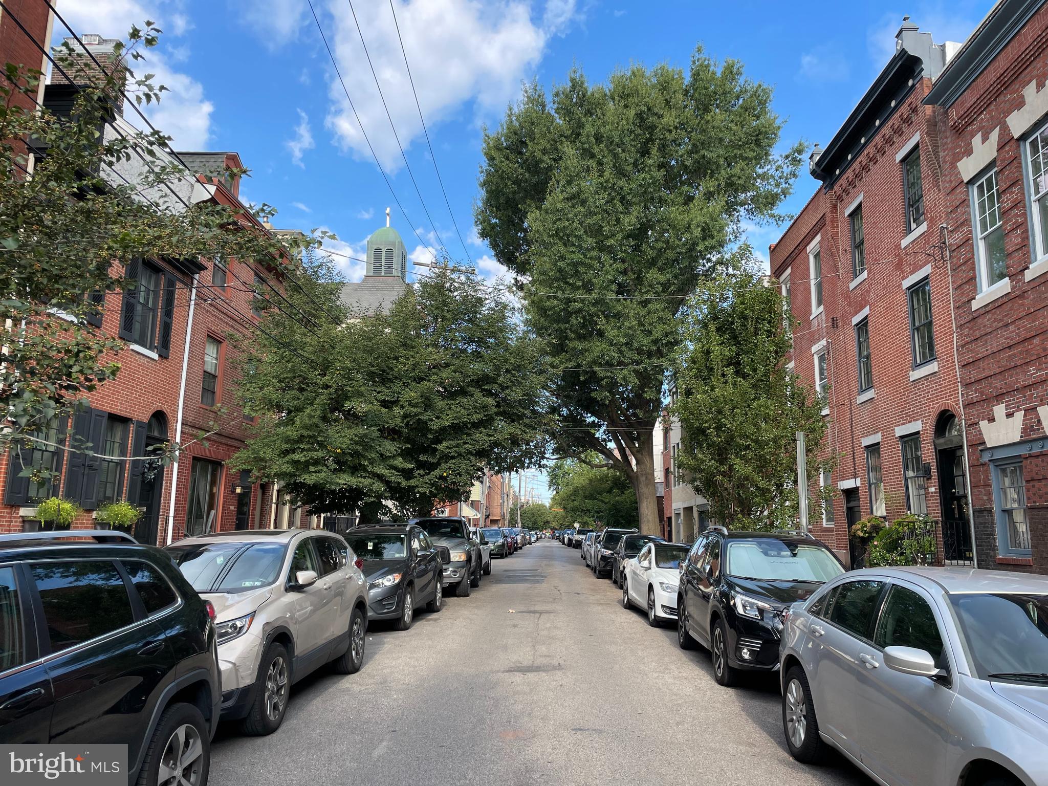 QUEEN VILLAGE - Residential