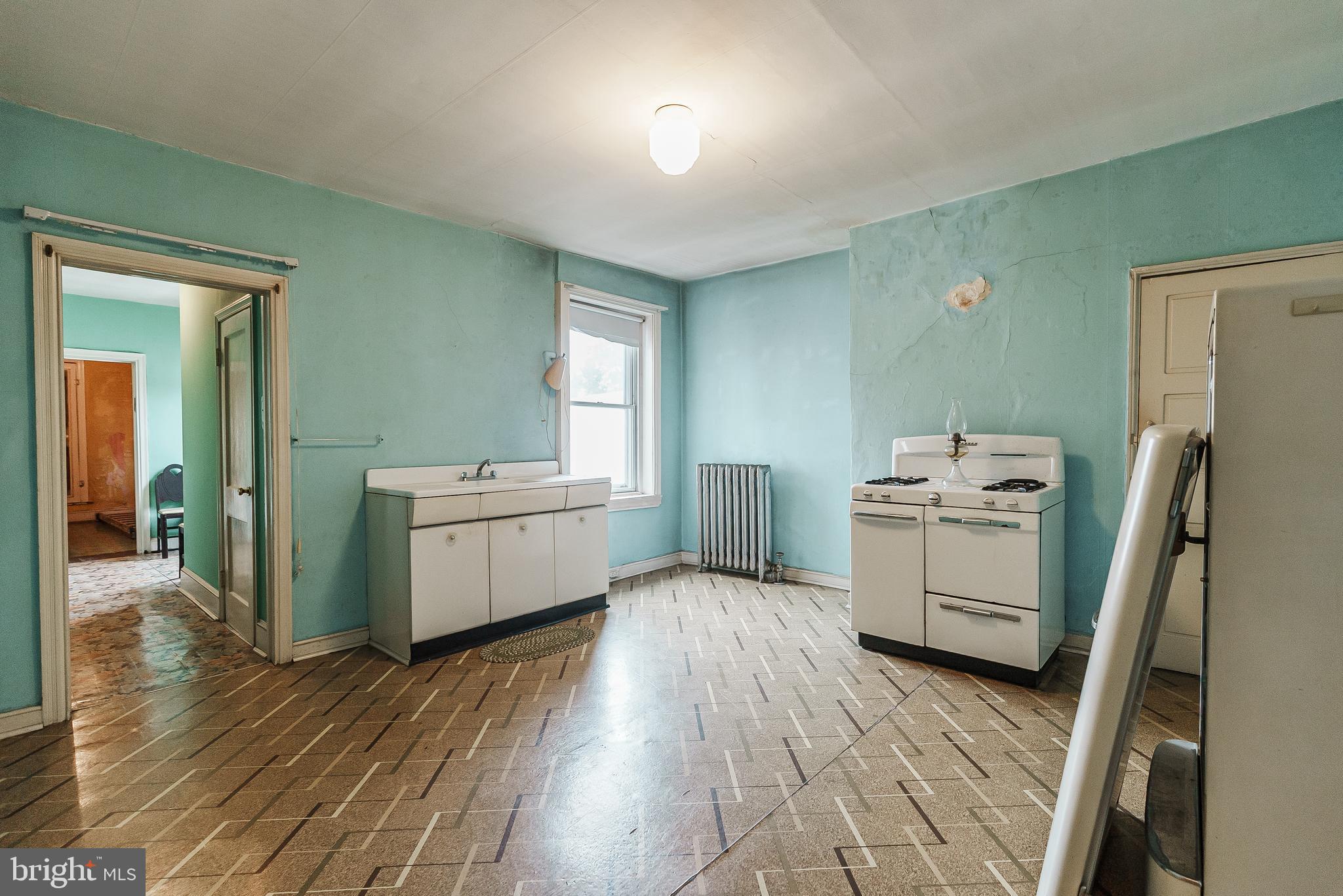 QUEEN VILLAGE - Residential