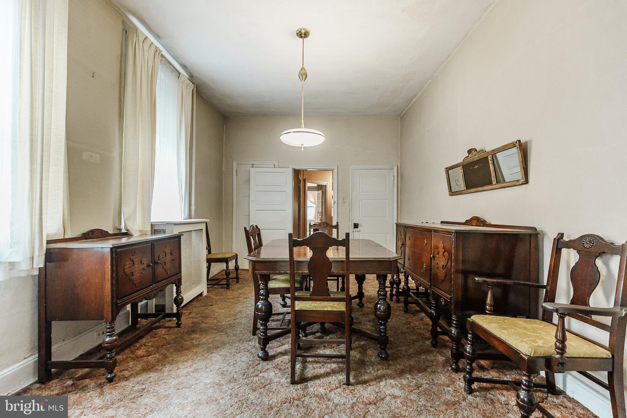 QUEEN VILLAGE - Residential