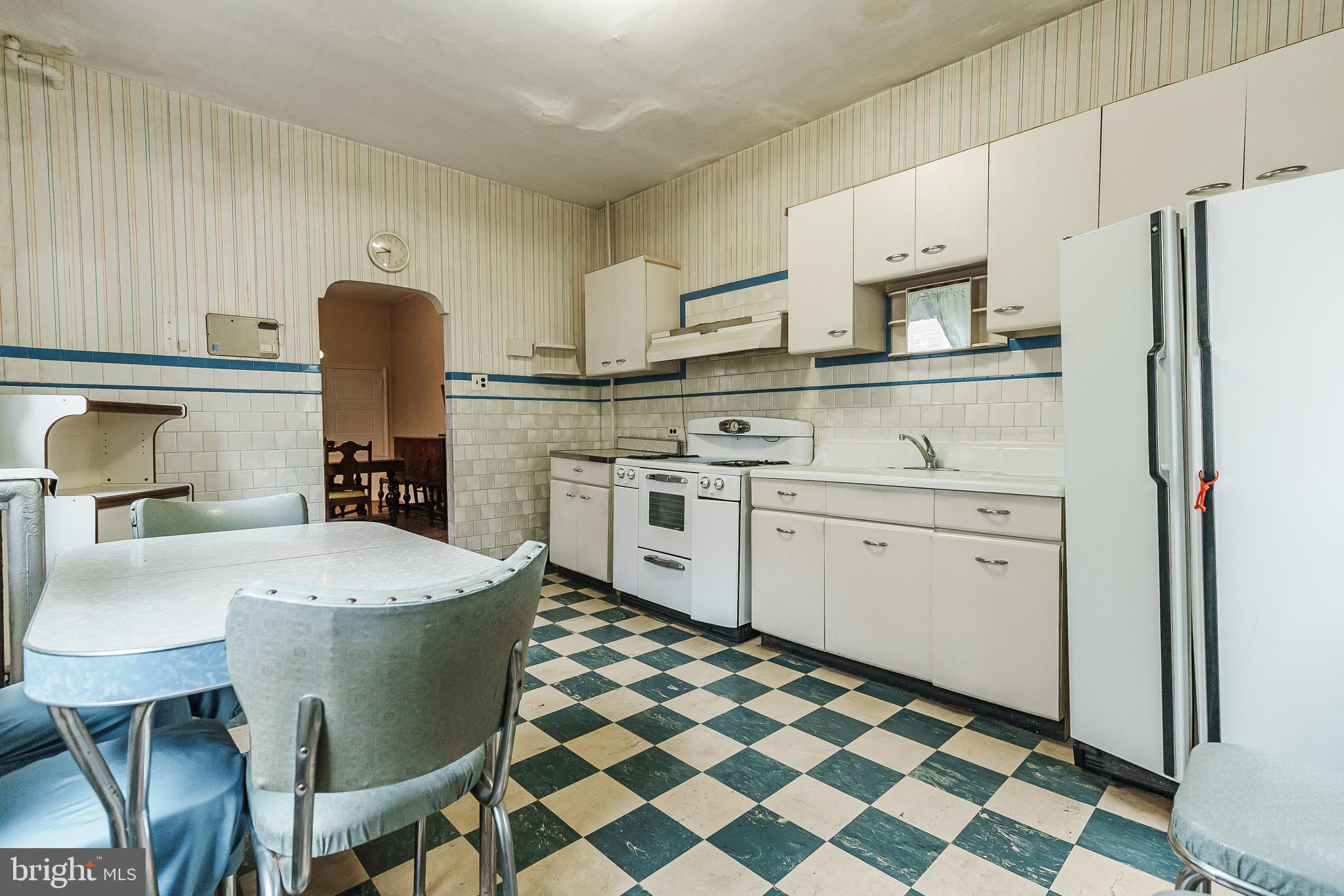 QUEEN VILLAGE - Residential