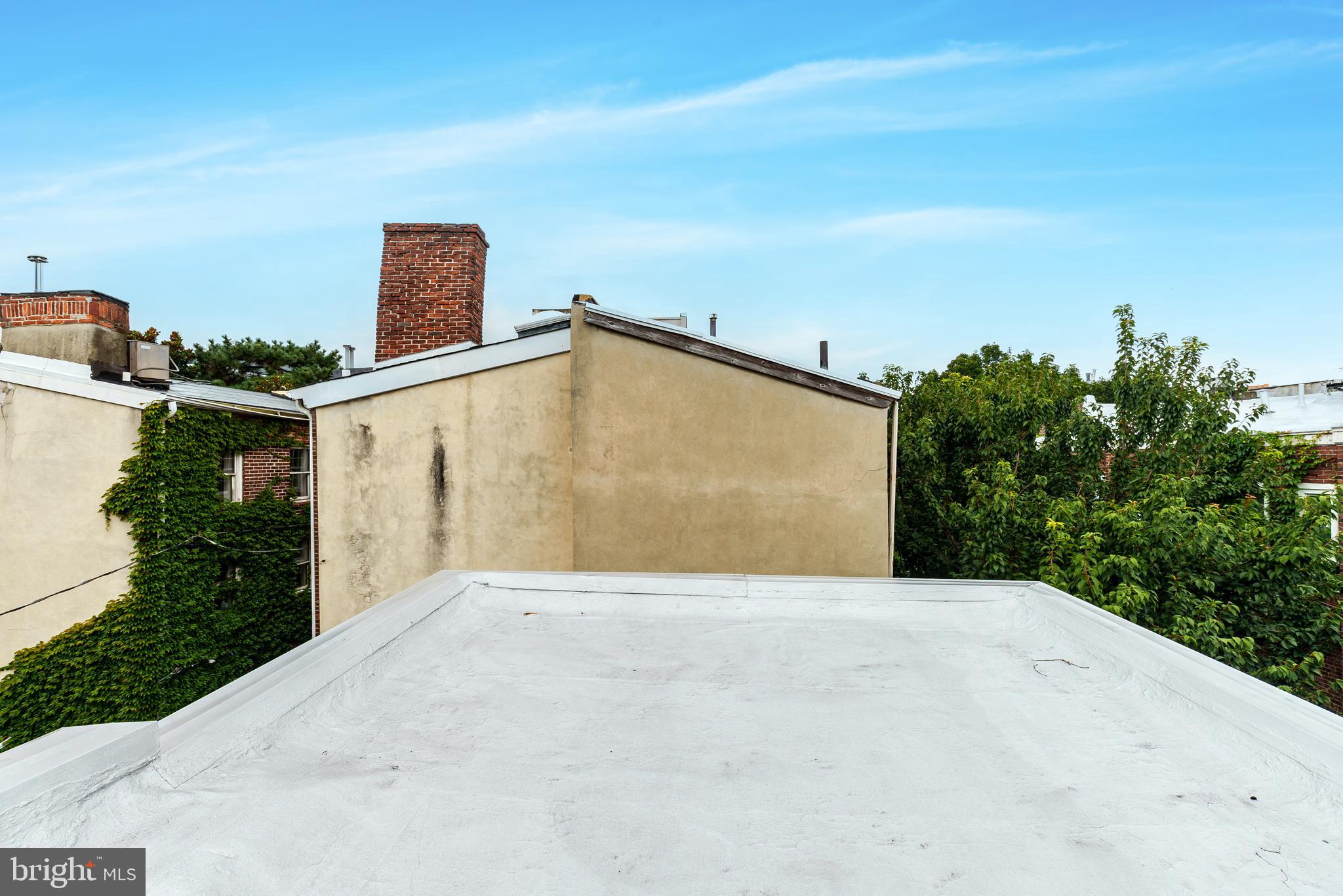 QUEEN VILLAGE - Residential