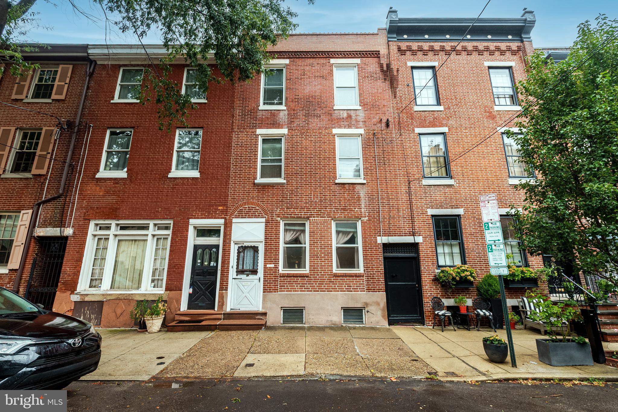 QUEEN VILLAGE - Residential