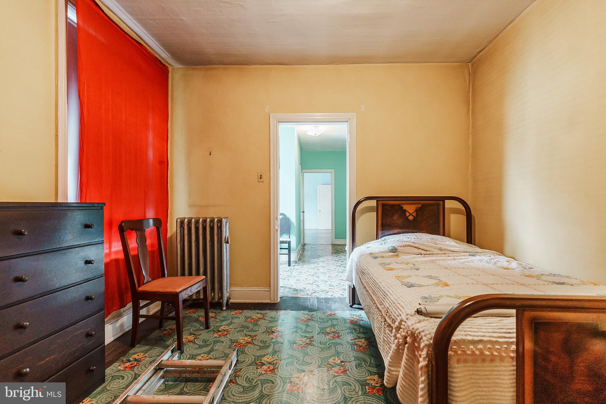 QUEEN VILLAGE - Residential