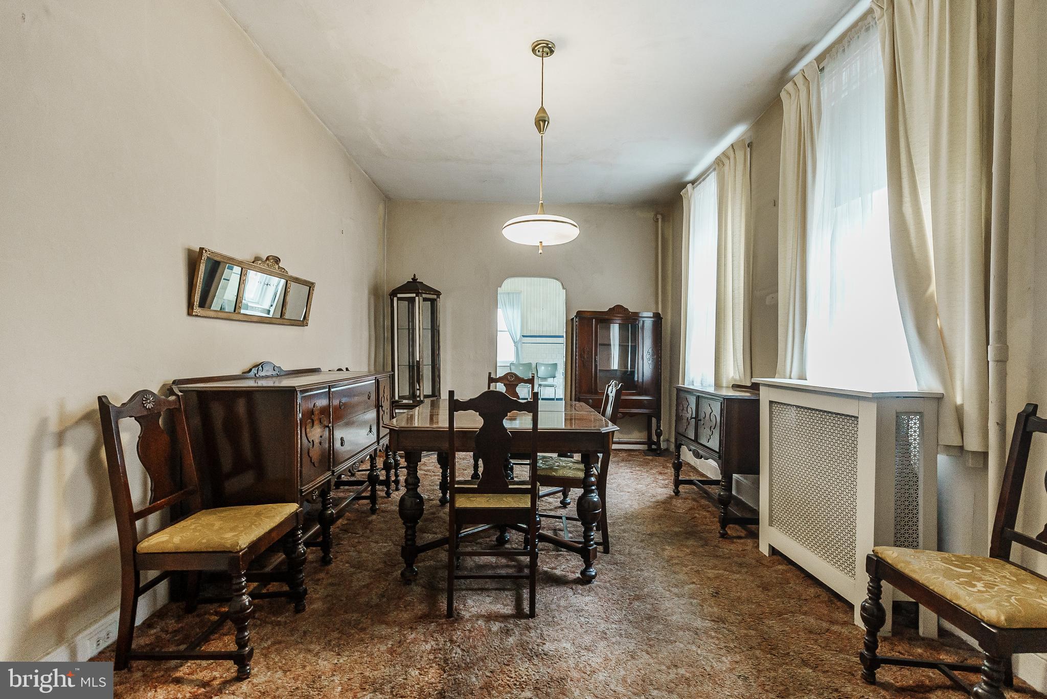 QUEEN VILLAGE - Residential