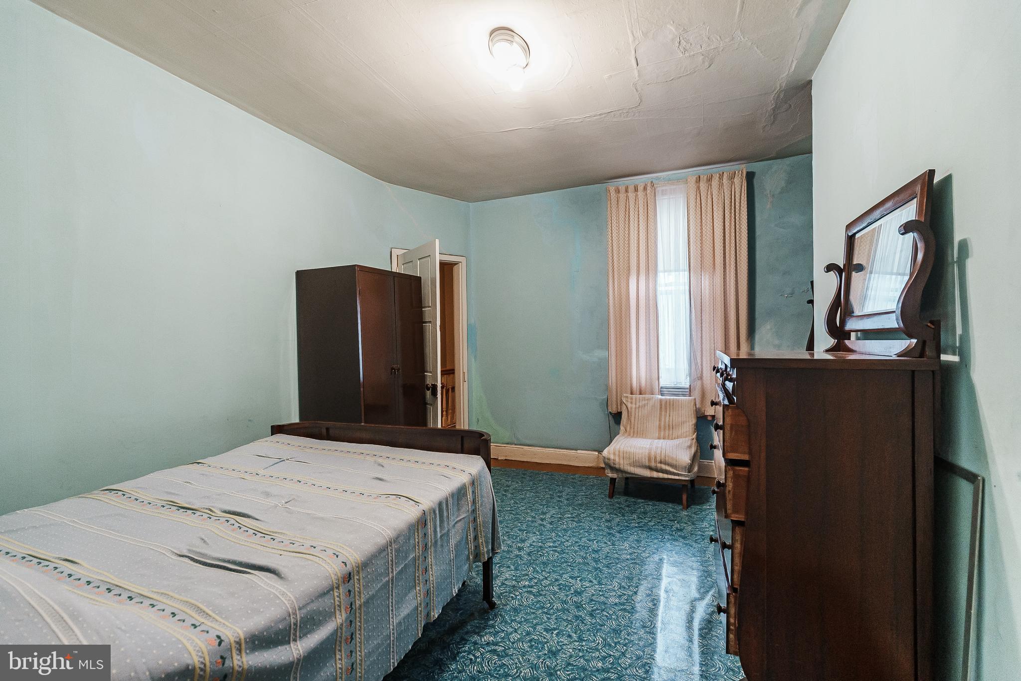 QUEEN VILLAGE - Residential