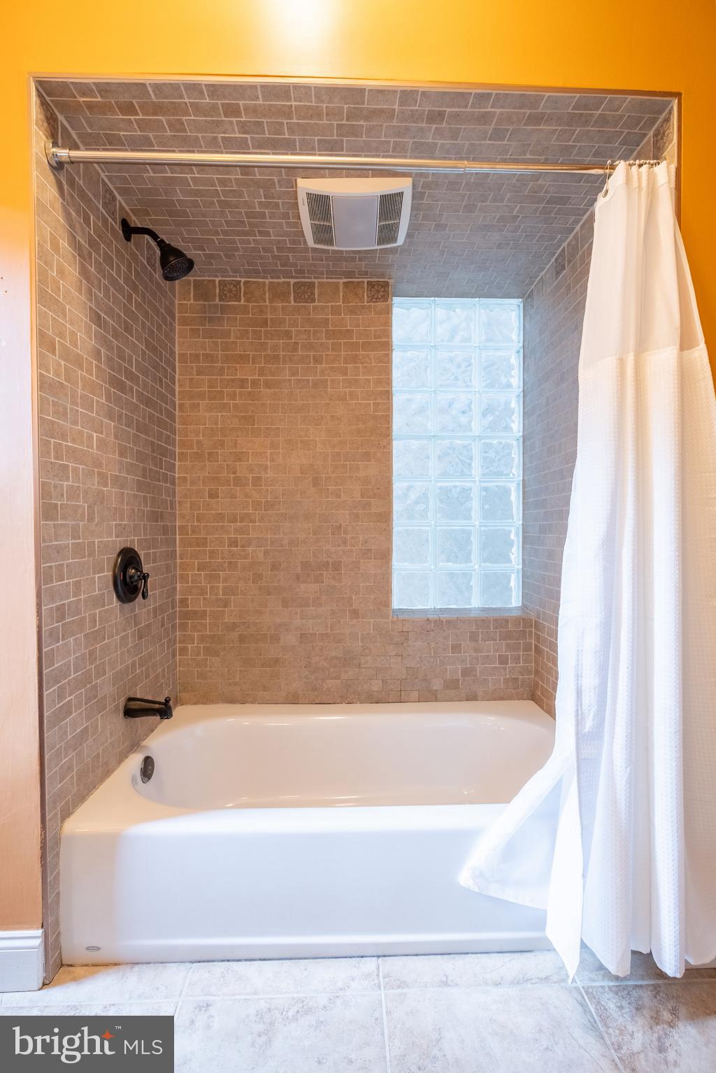 BELLA VISTA - Residential Lease