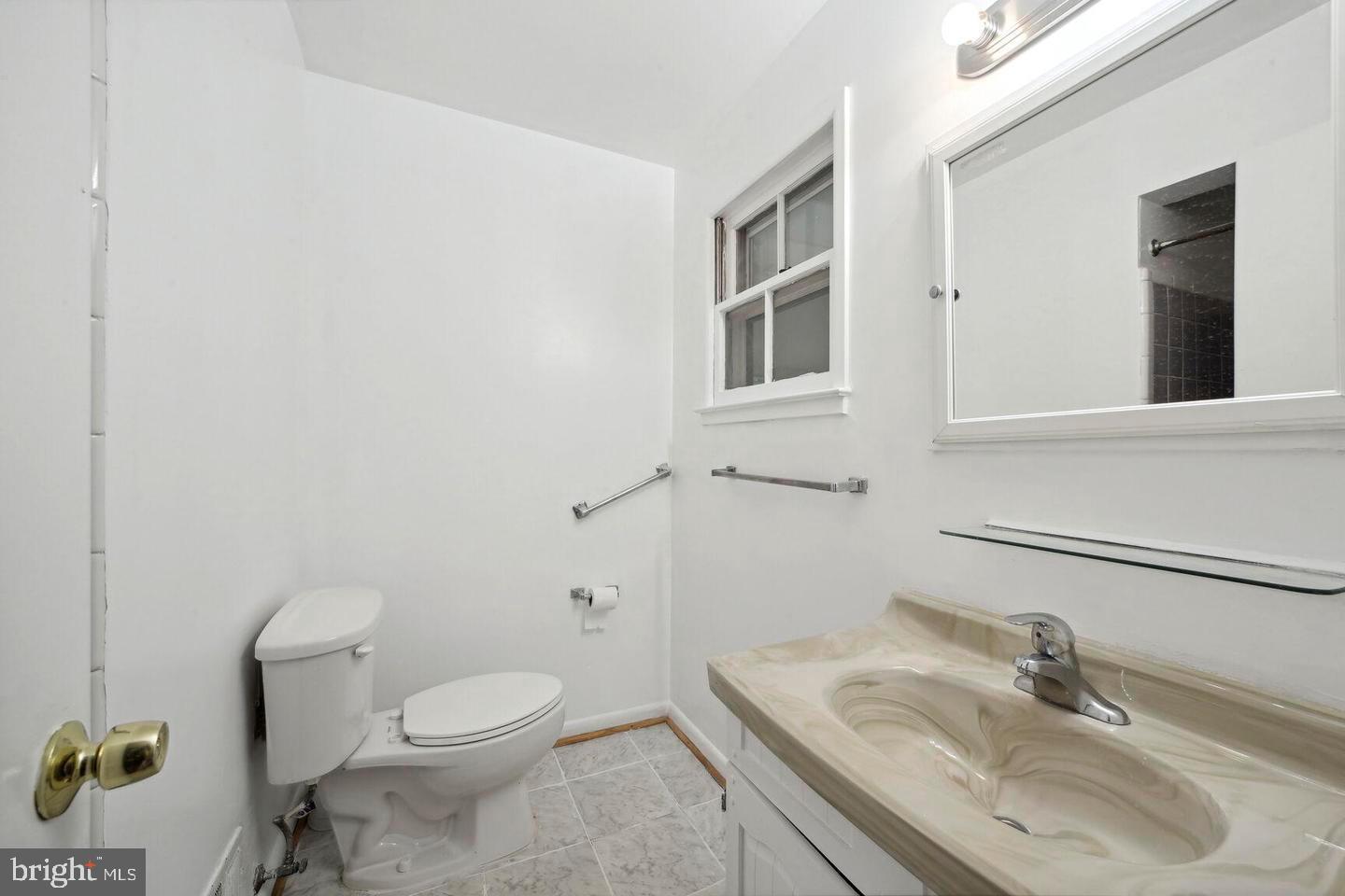 BROYHILL LANGLEY ESTATES - Residential Lease