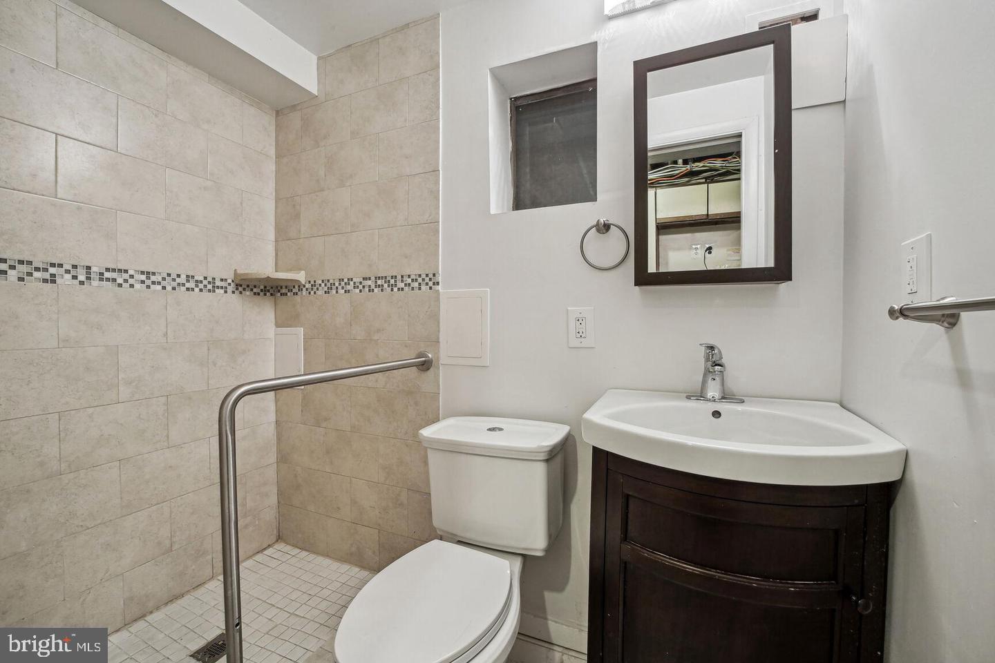 BROYHILL LANGLEY ESTATES - Residential Lease