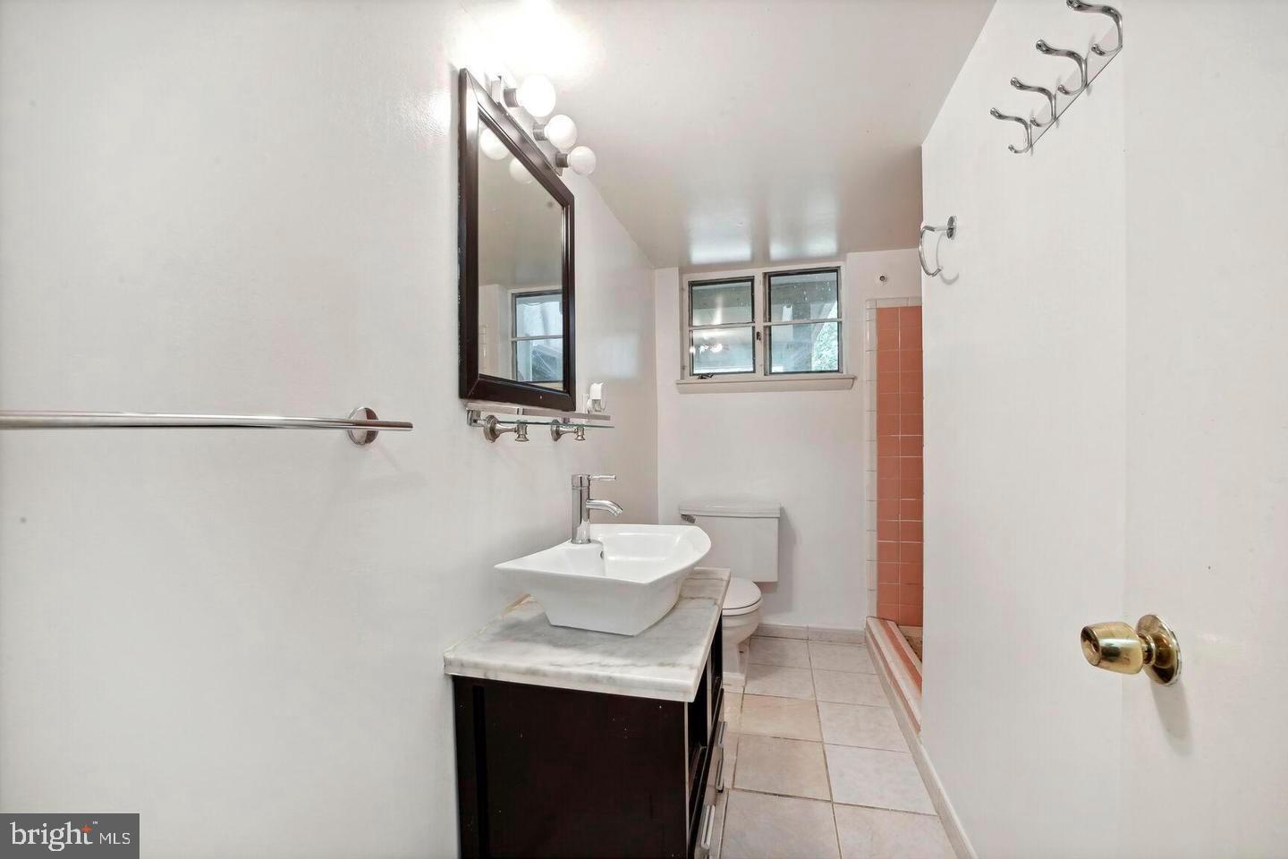 BROYHILL LANGLEY ESTATES - Residential Lease