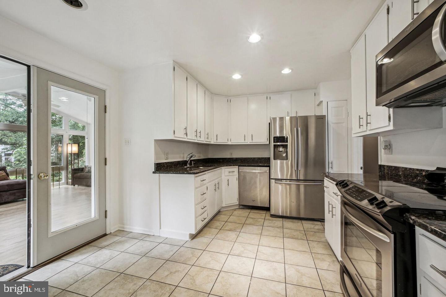 BROYHILL LANGLEY ESTATES - Residential Lease