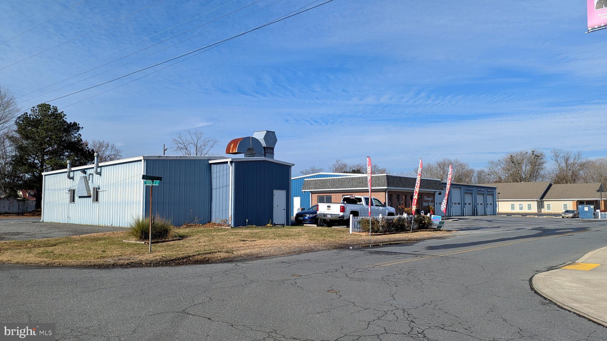 325 S UNIVERSITY AVENUE