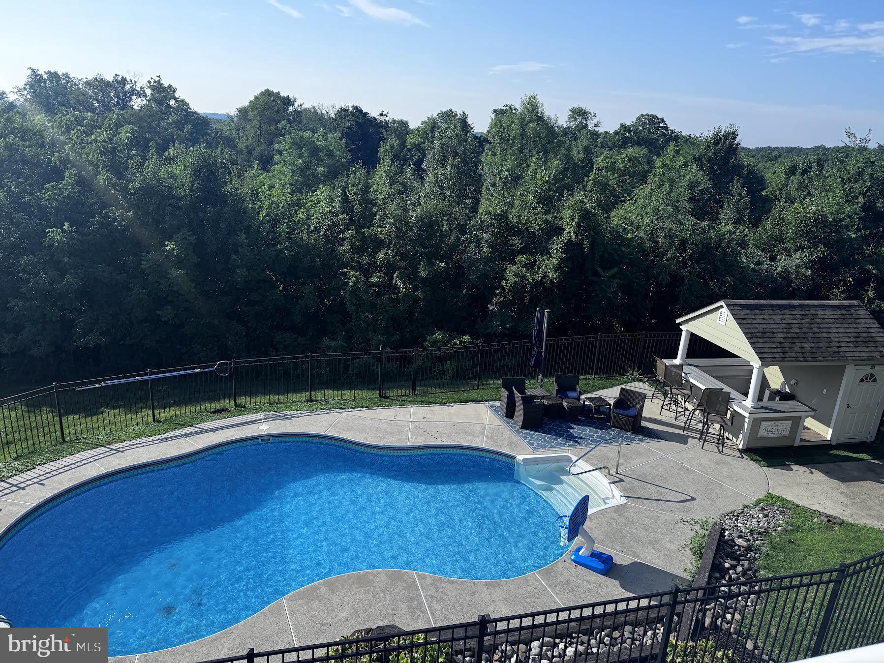 407 WINDING LANE