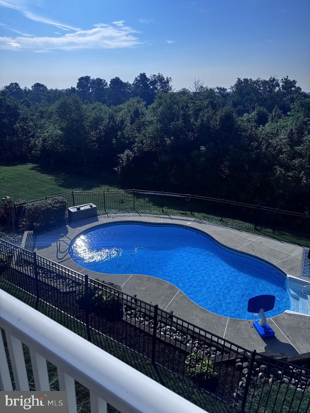407 WINDING LANE