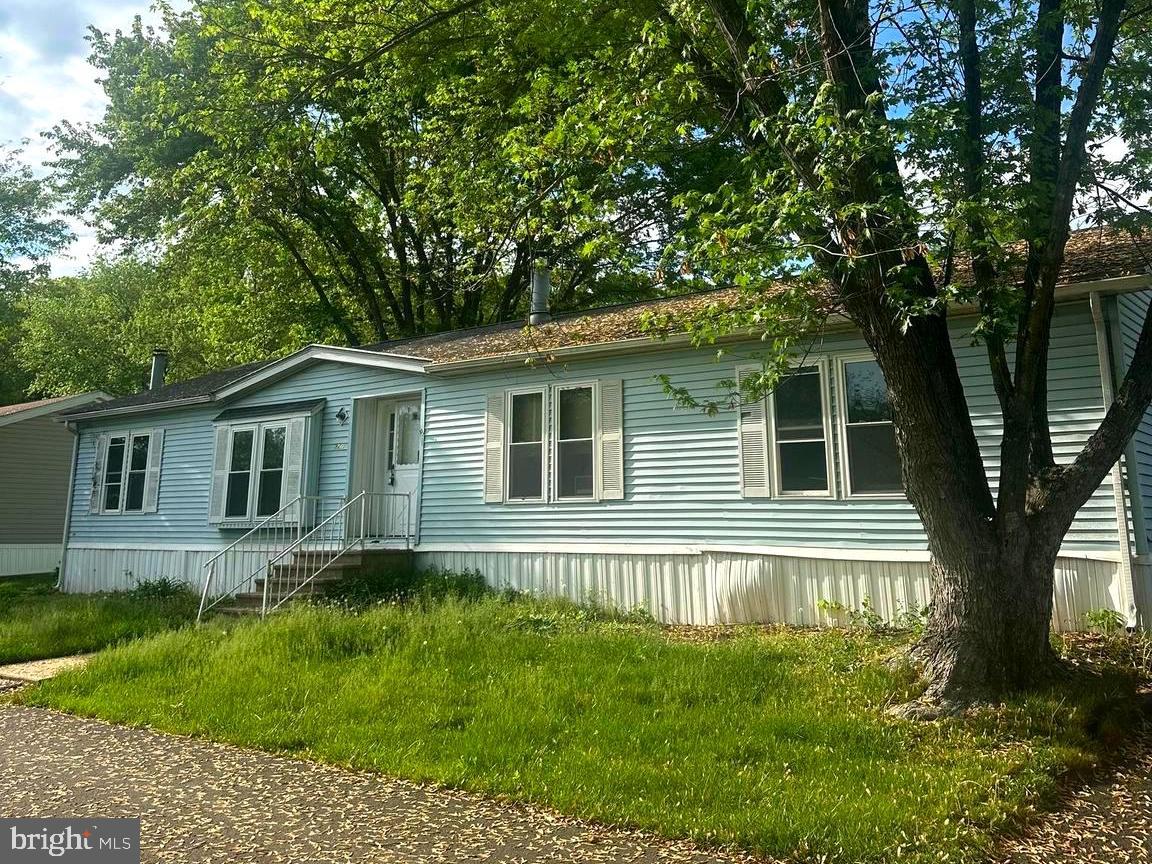 921 LAKEVIEW DRIVE