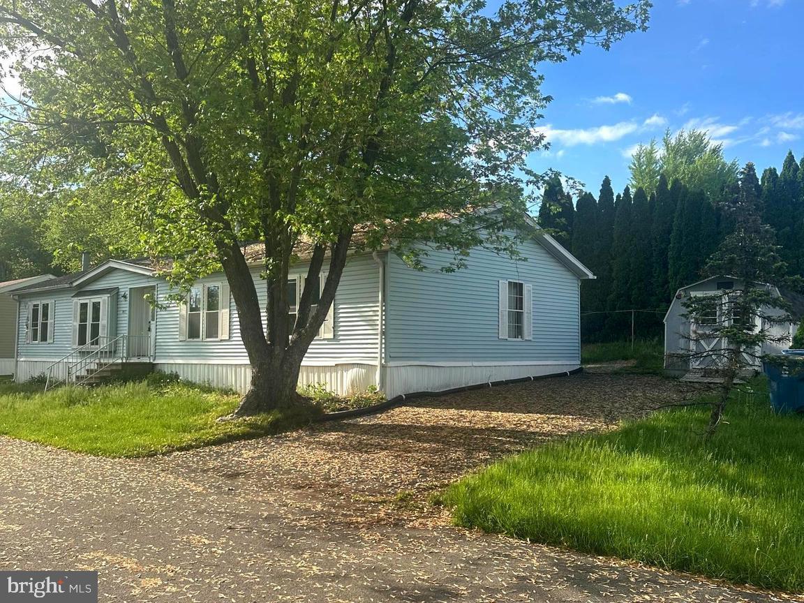 921 LAKEVIEW DRIVE