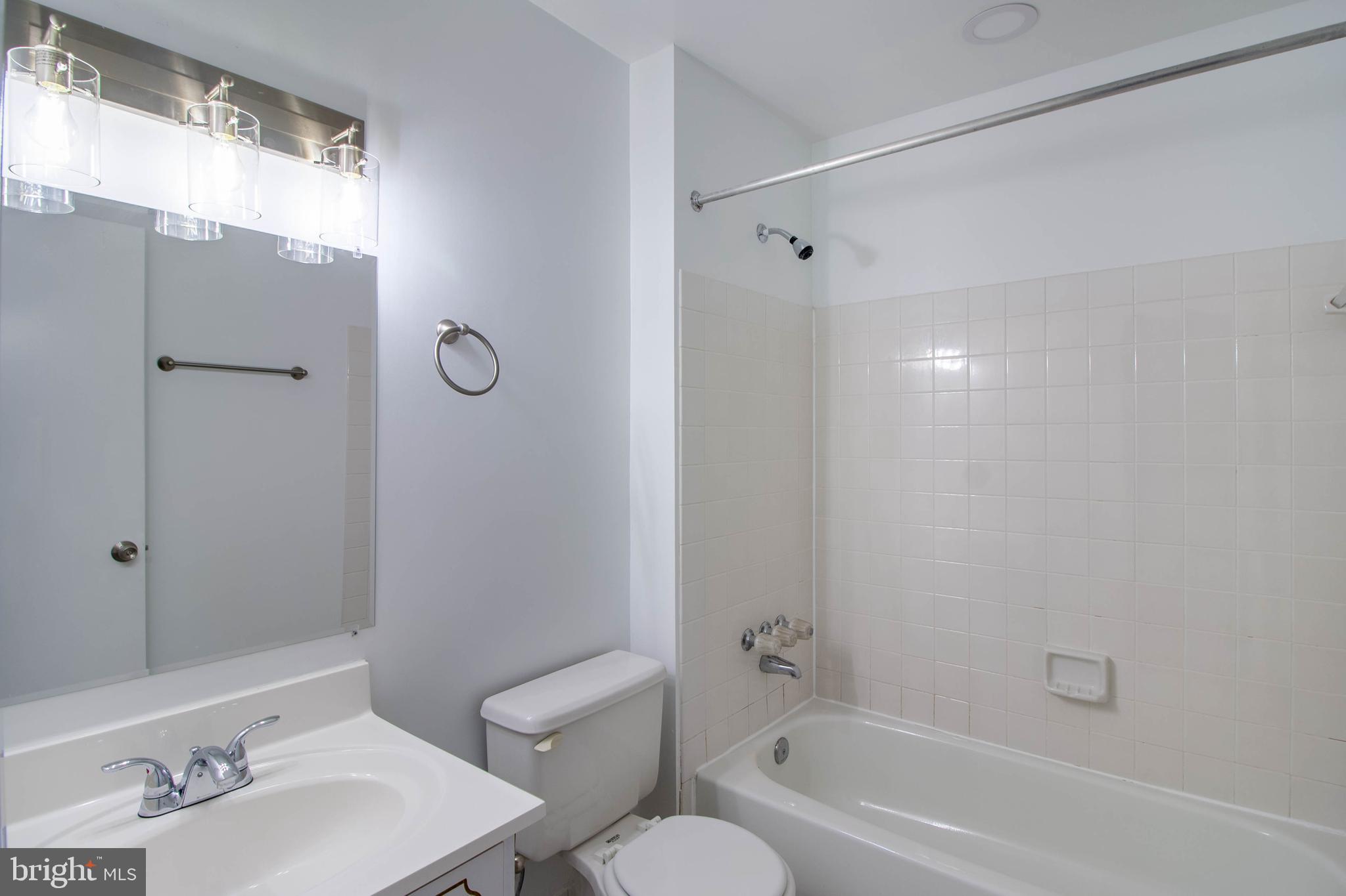 LAKEPOINTE - Residential Lease