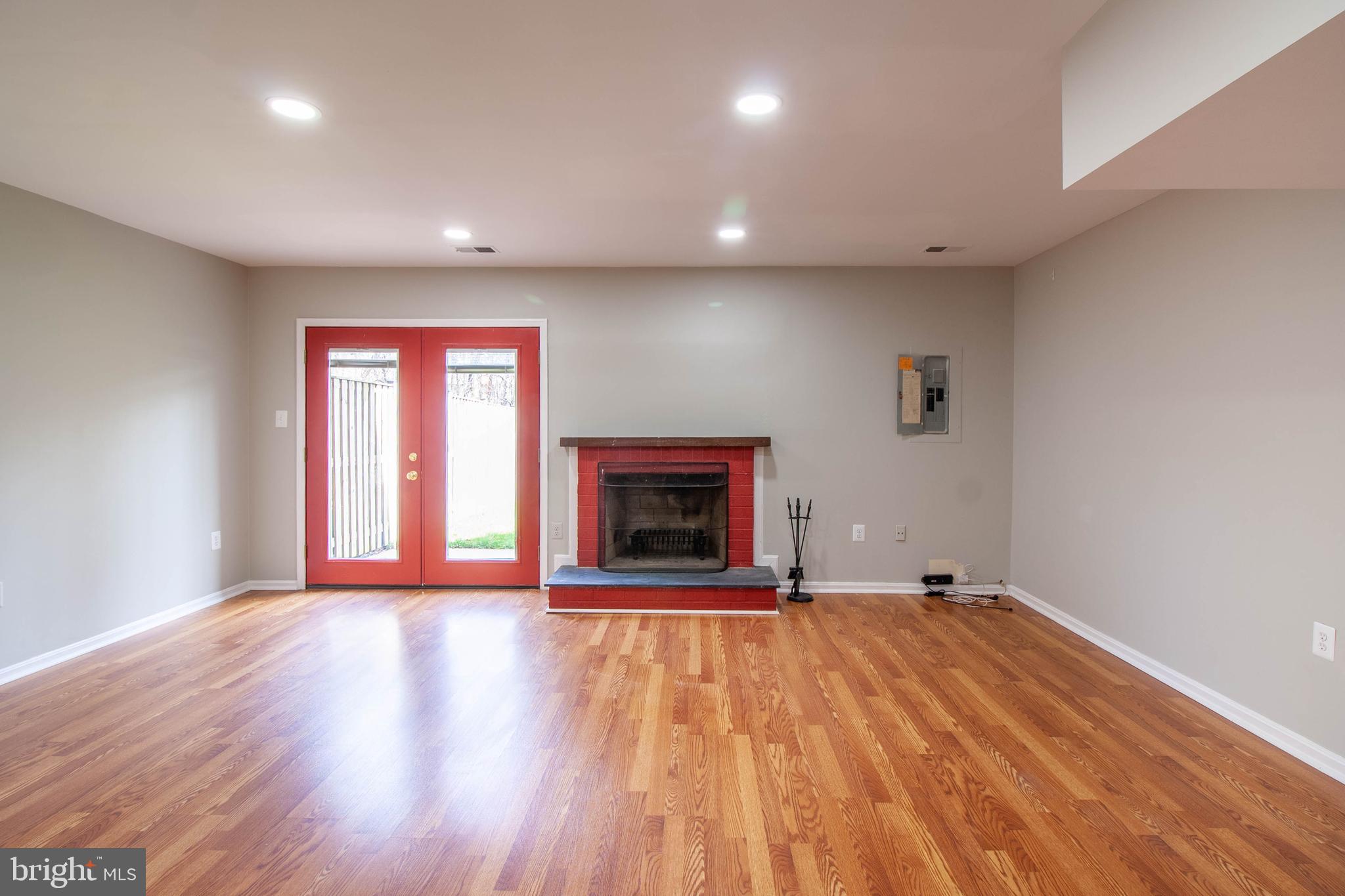LAKEPOINTE - Residential Lease