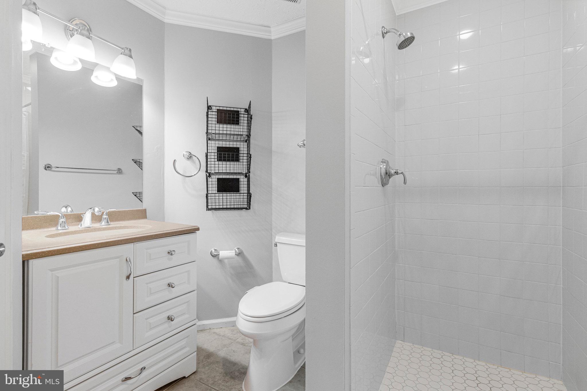 WATERS EDGE AT NORTH LAKE - Residential Lease