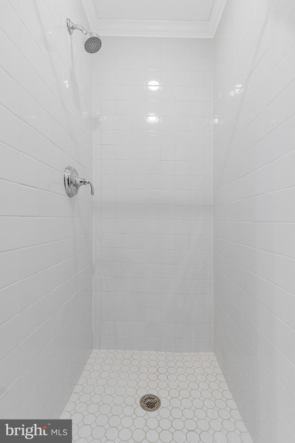 WATERS EDGE AT NORTH LAKE - Residential Lease