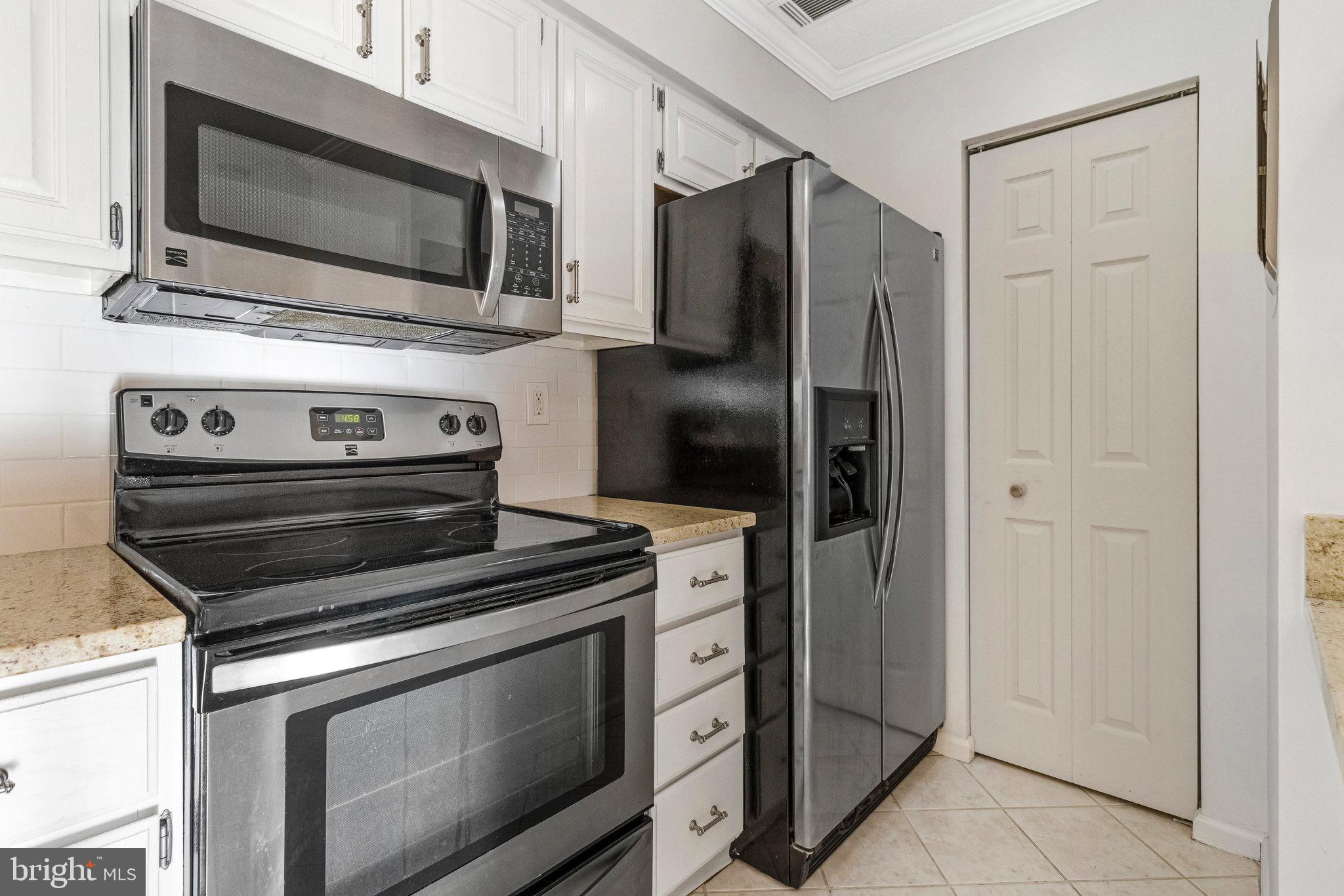 WATERS EDGE AT NORTH LAKE - Residential Lease