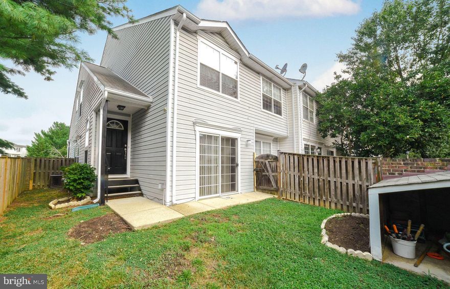 Great 3 bedroom 3 bath townhome on a corner.  Large master bedroom the corner unit gives you much living space.