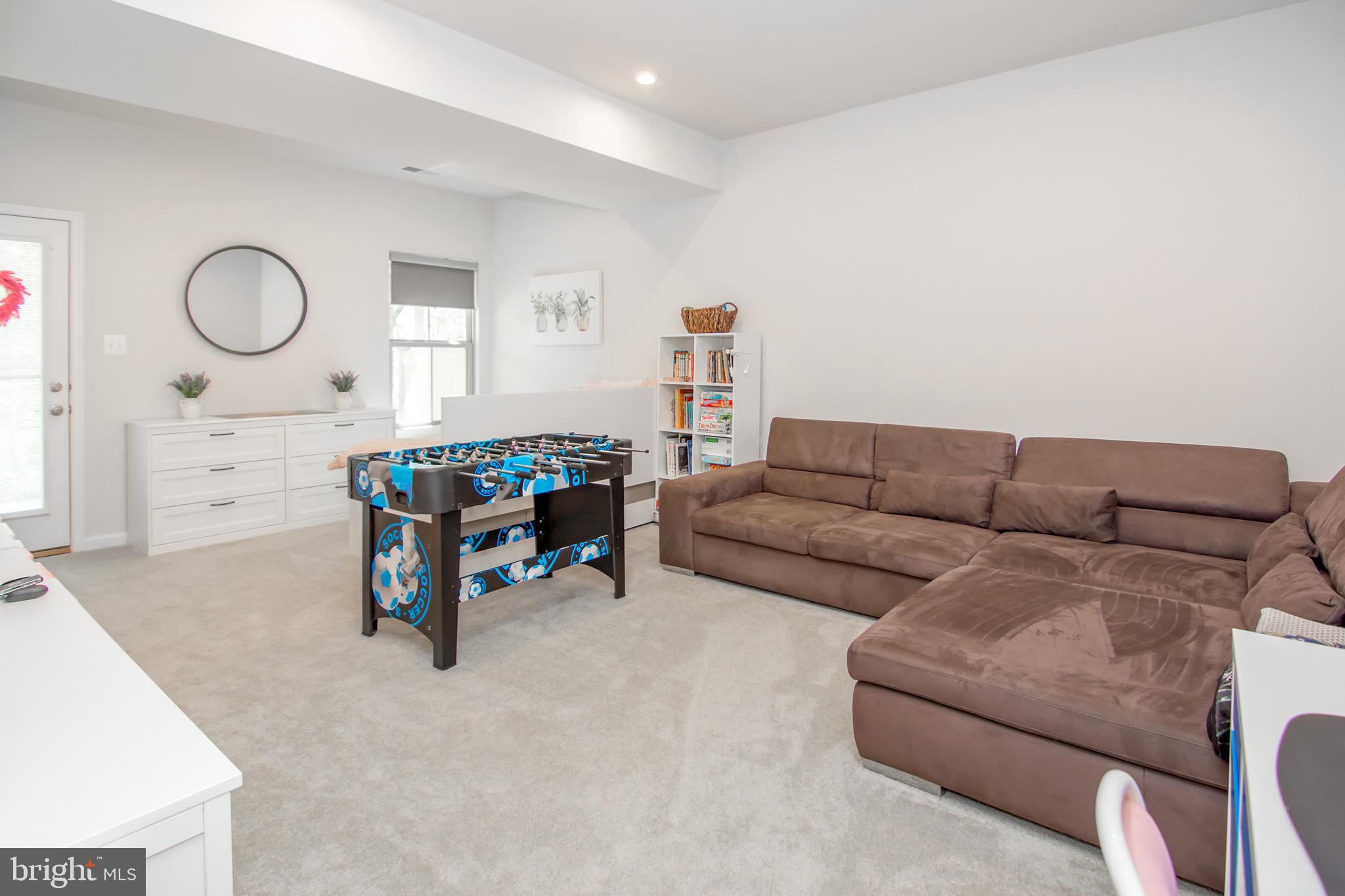 PONDVIEW - Residential Lease