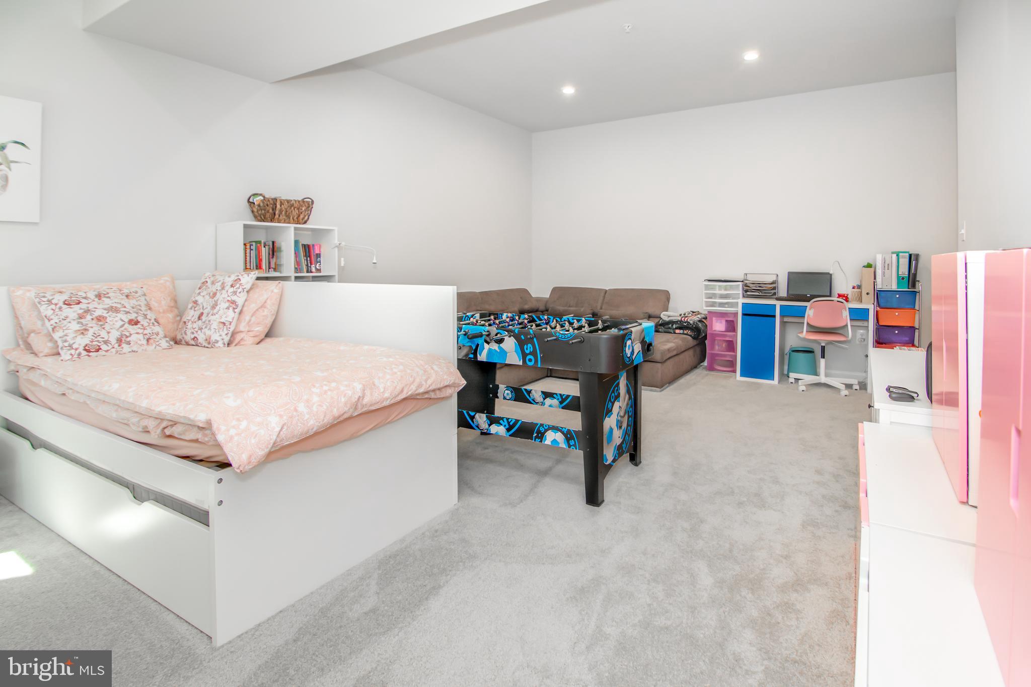 PONDVIEW - Residential Lease